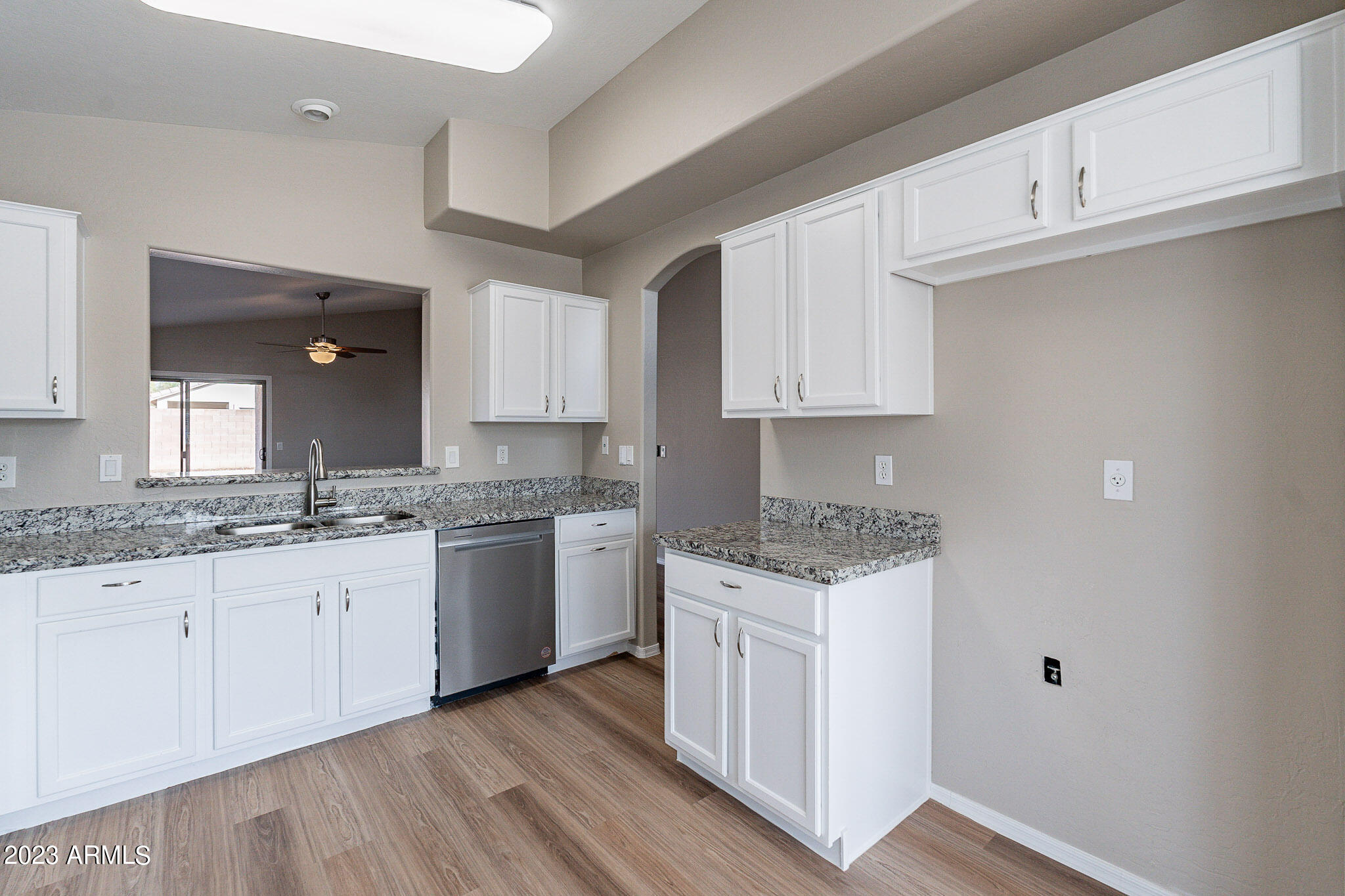 11422 W LOCUST Lane