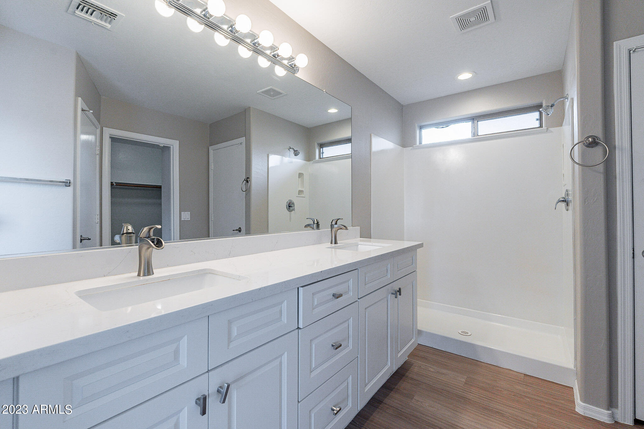 11422 W LOCUST Lane