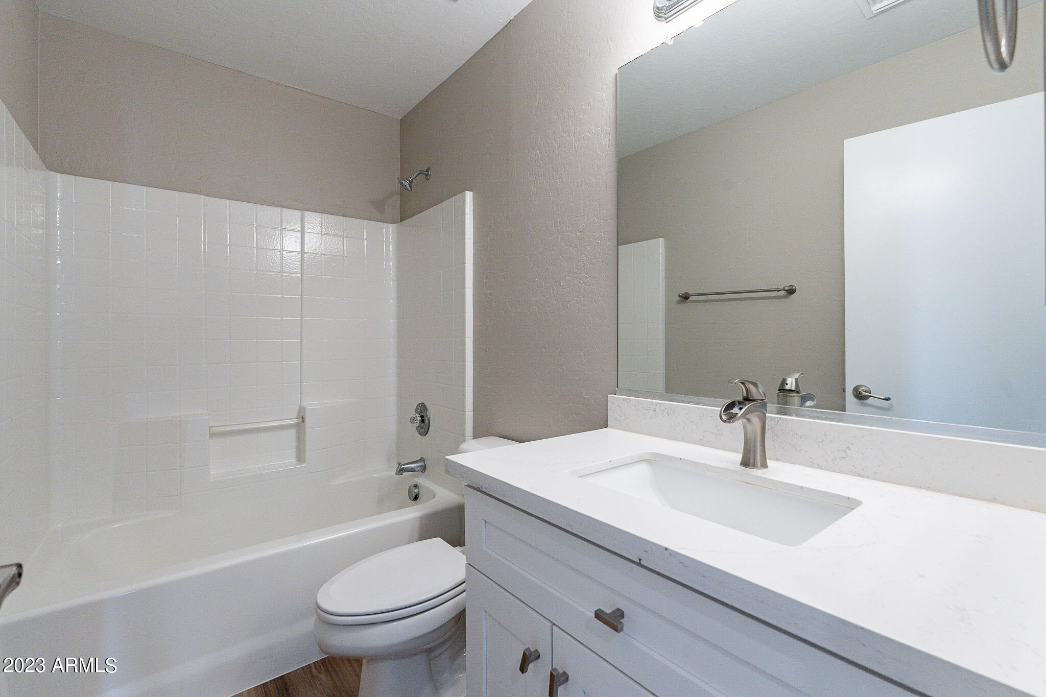 11422 W LOCUST Lane