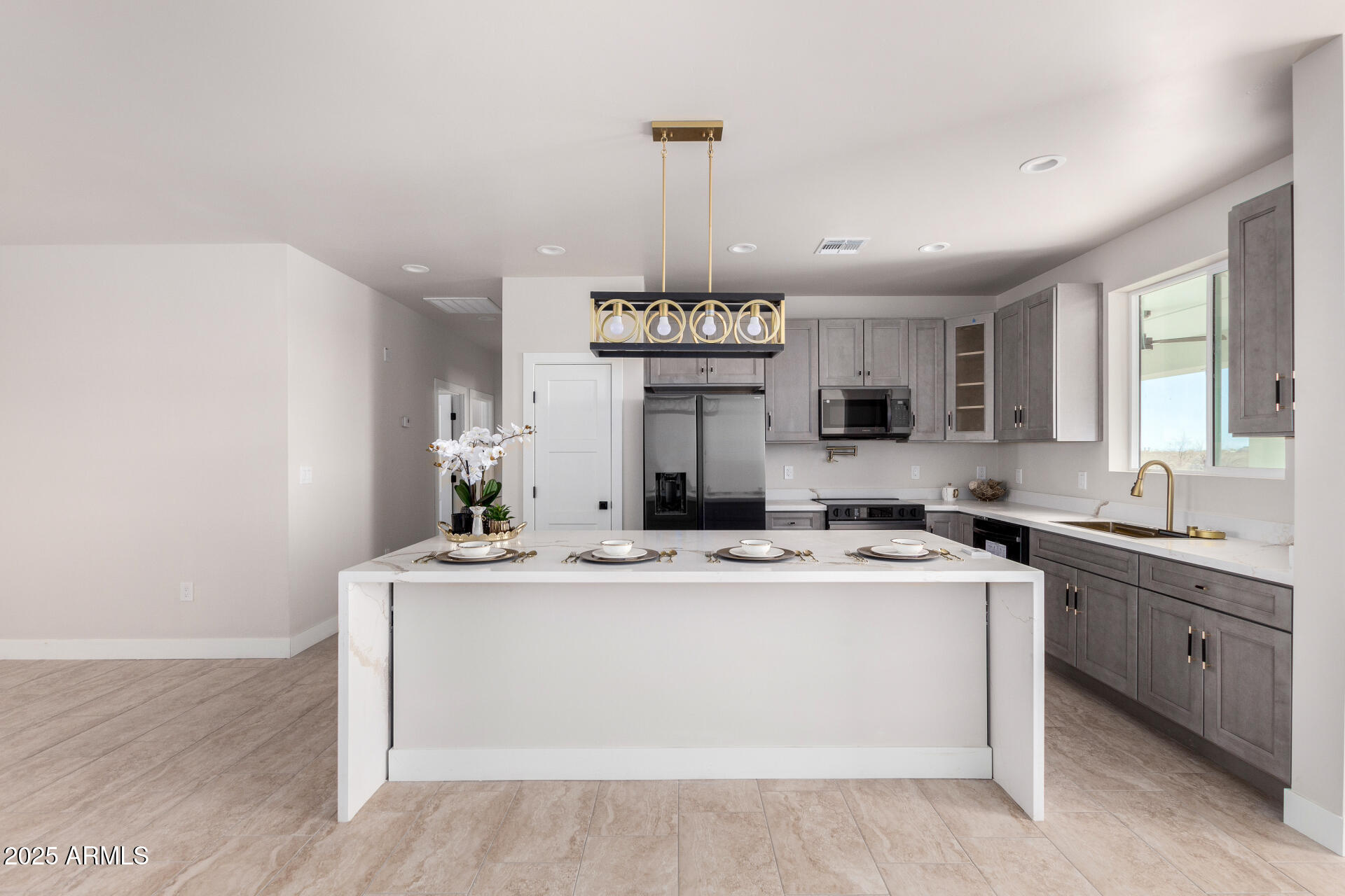 37667 W VERMONT Avenue