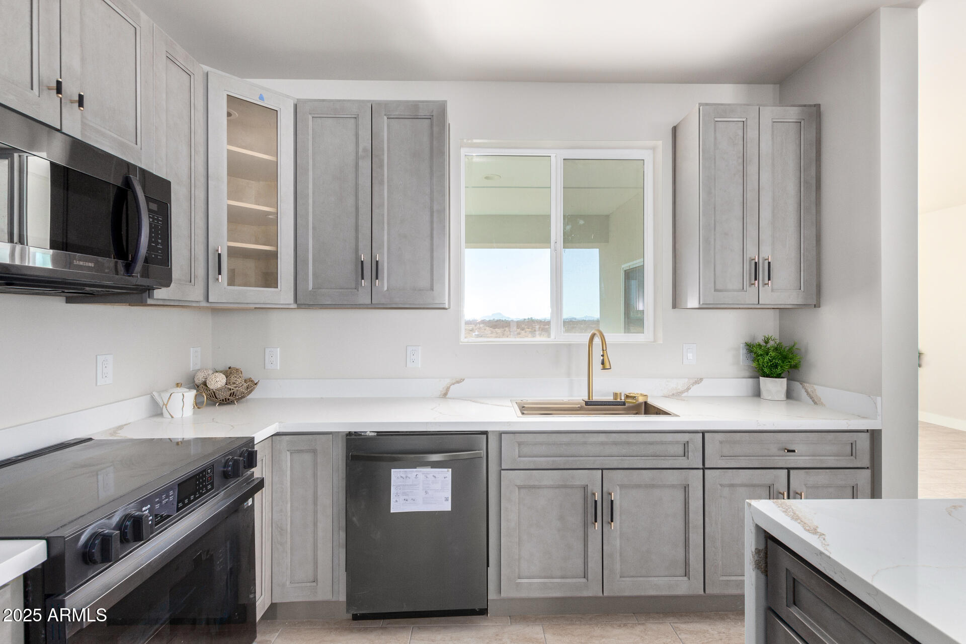 37667 W VERMONT Avenue