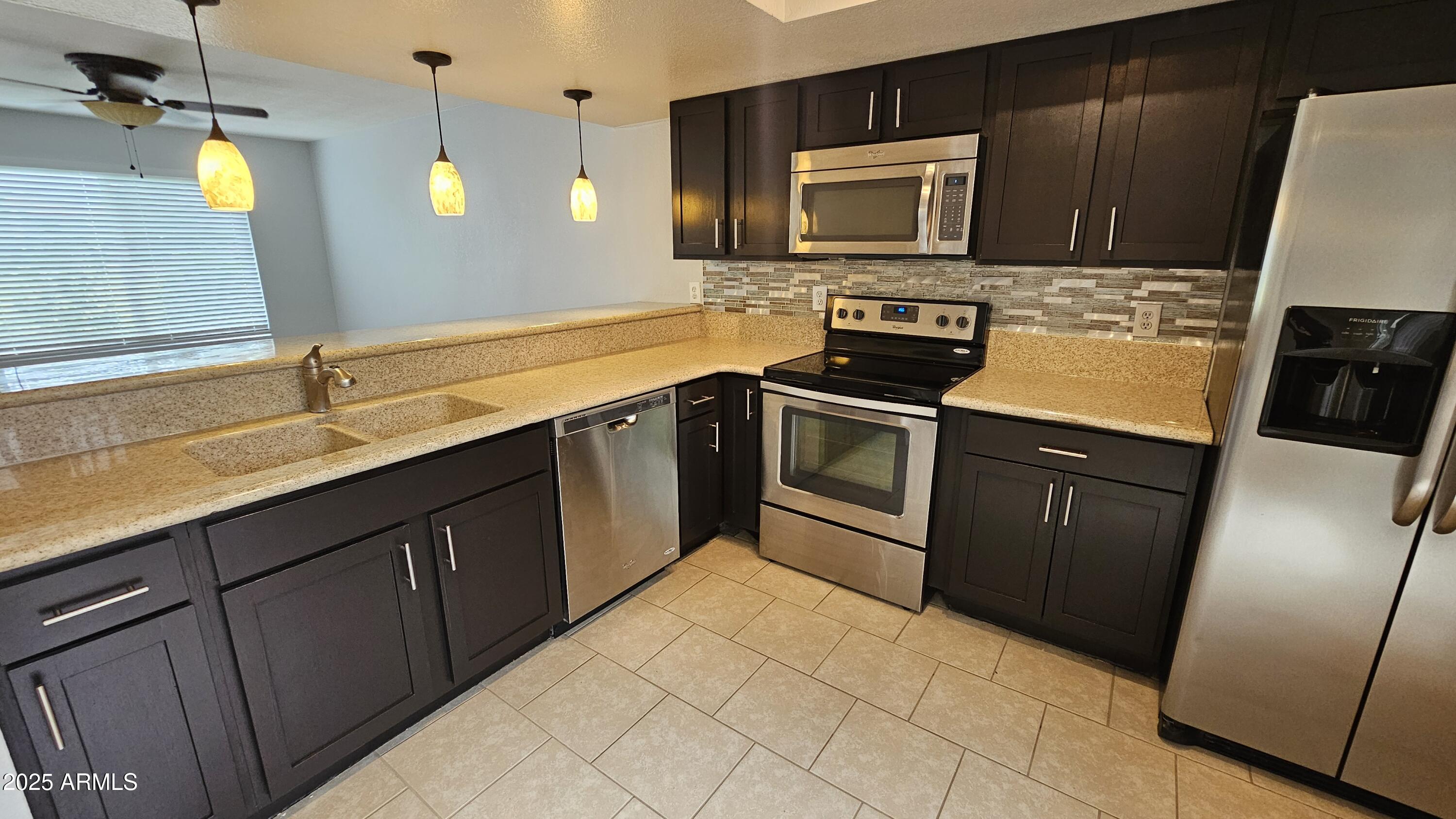 19601 N 7TH Street N, 1072