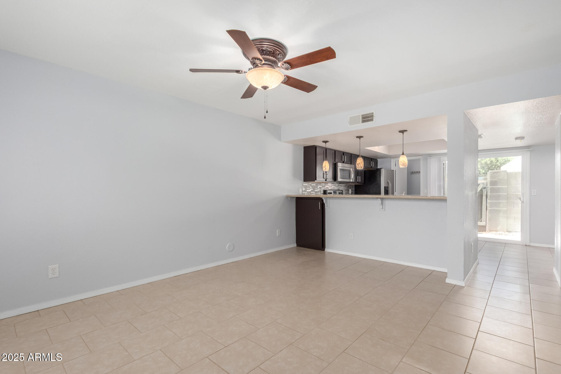 19601 N 7TH Street N, 1072