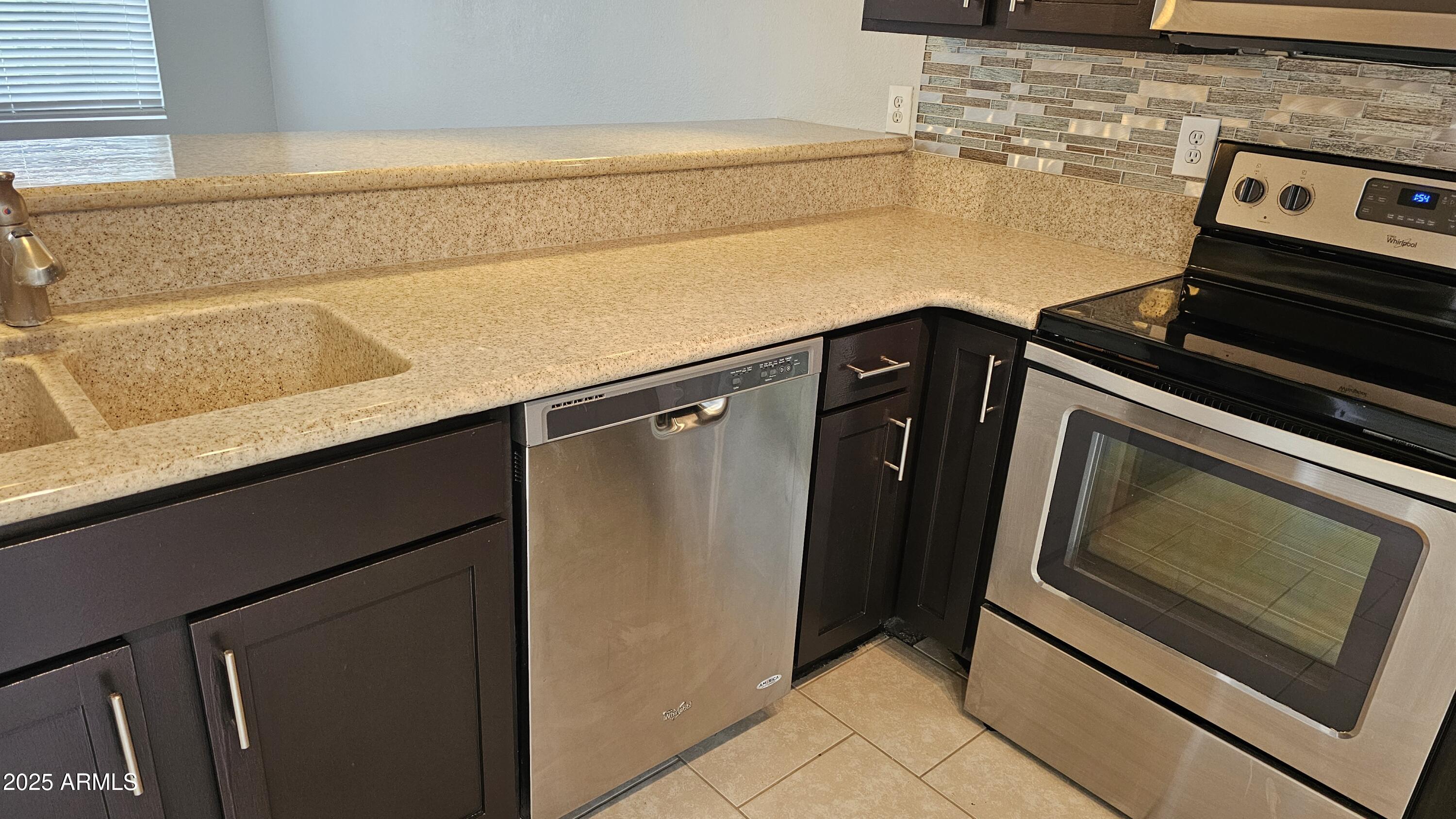 19601 N 7TH Street N, 1072