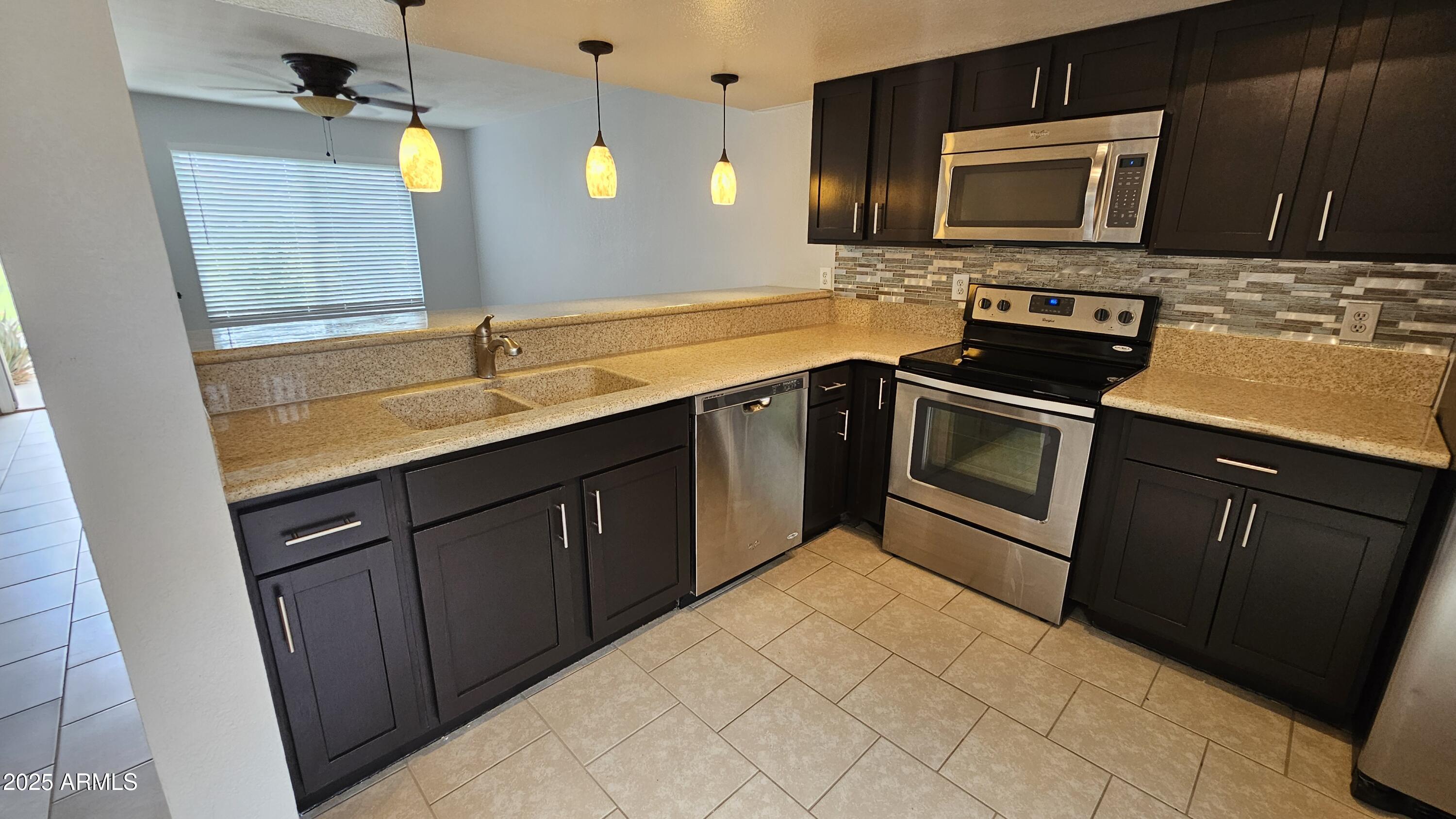 19601 N 7TH Street N, 1072