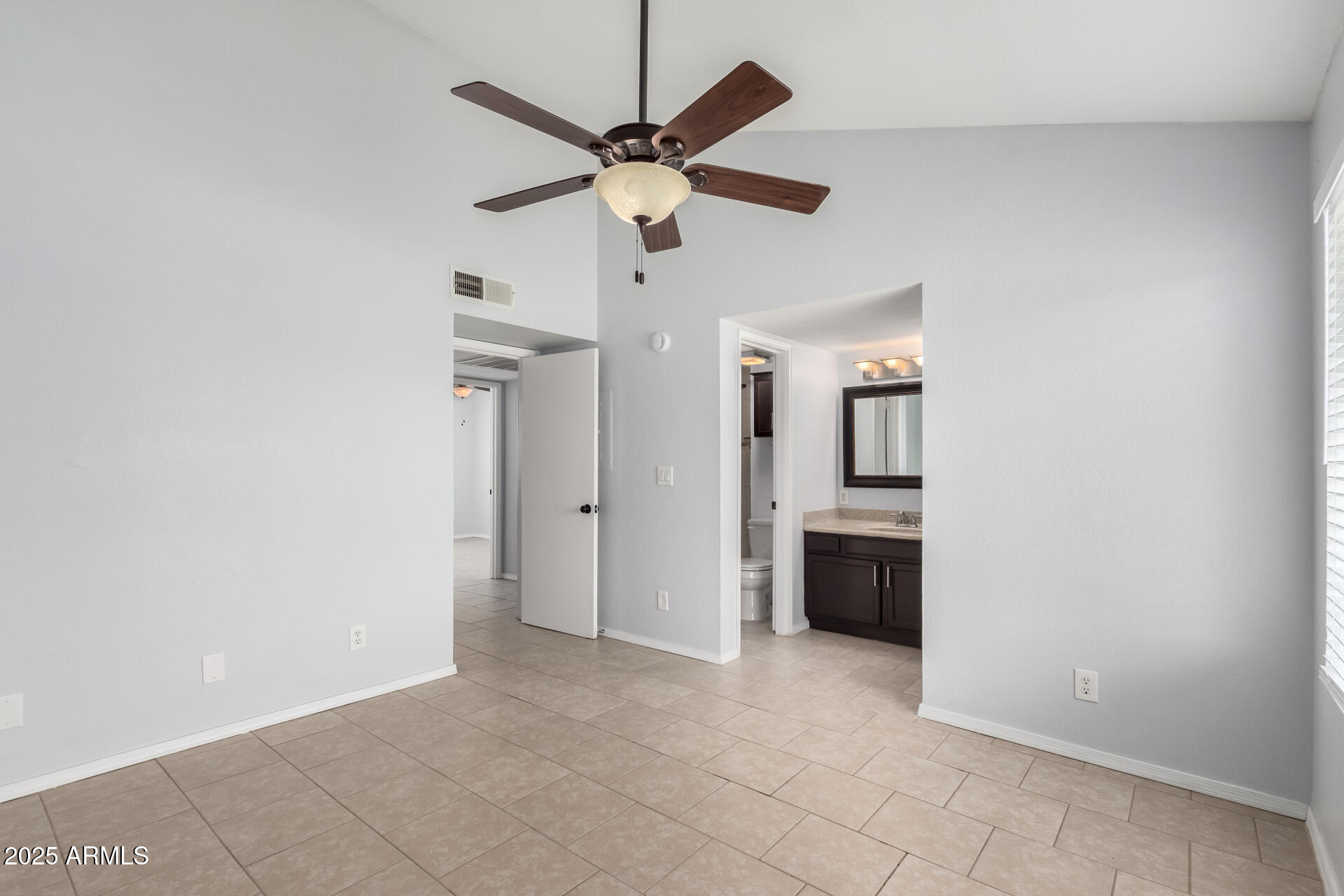 19601 N 7TH Street N, 1072