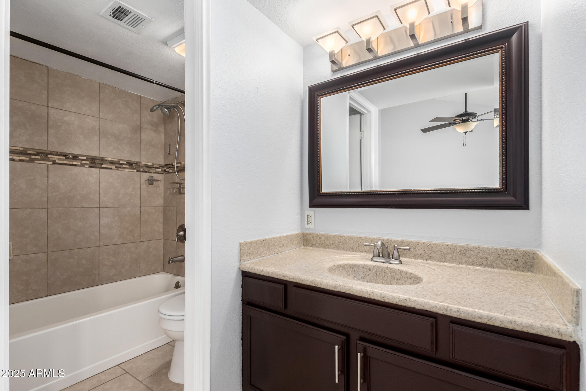 19601 N 7TH Street N, 1072