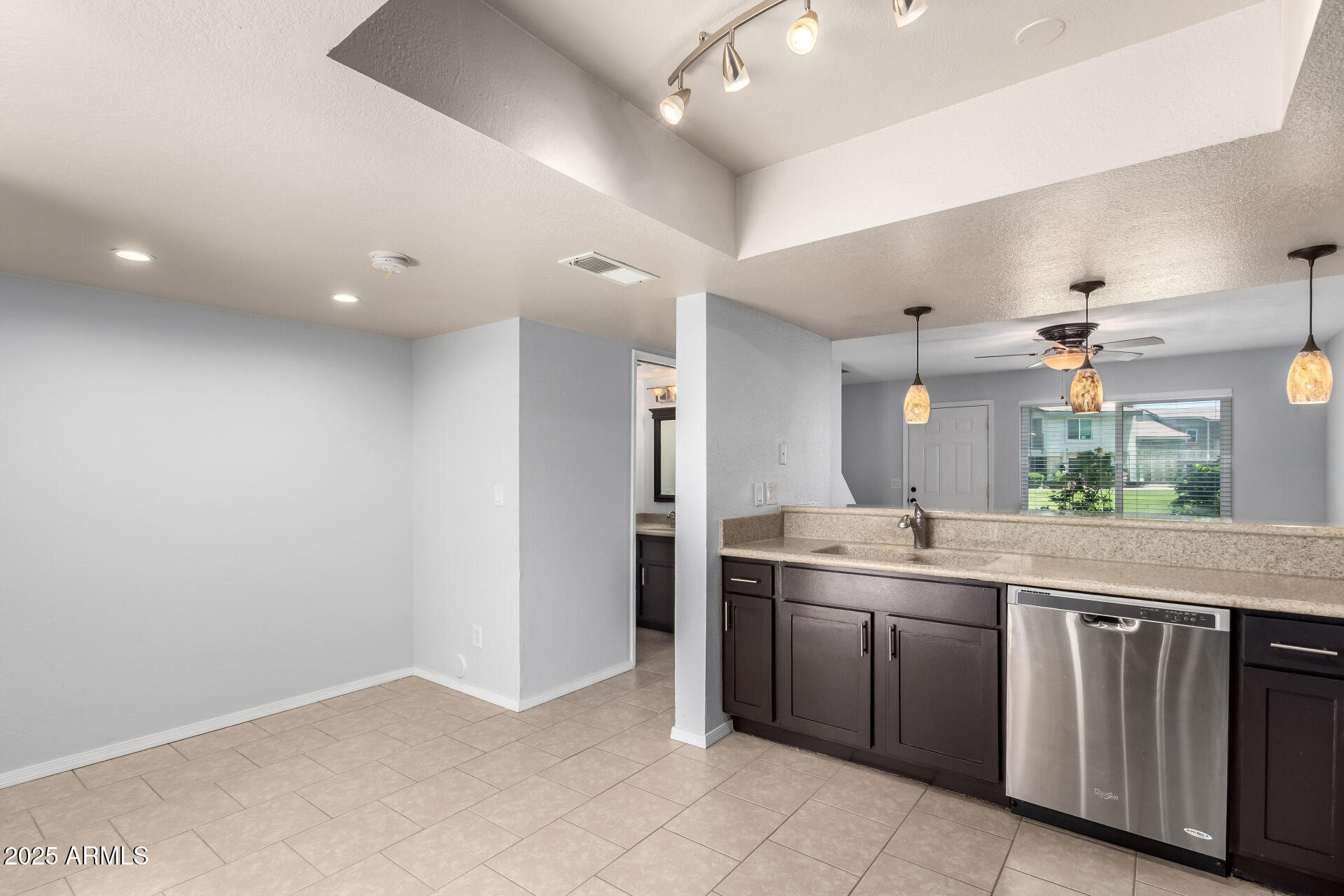 19601 N 7TH Street N, 1072