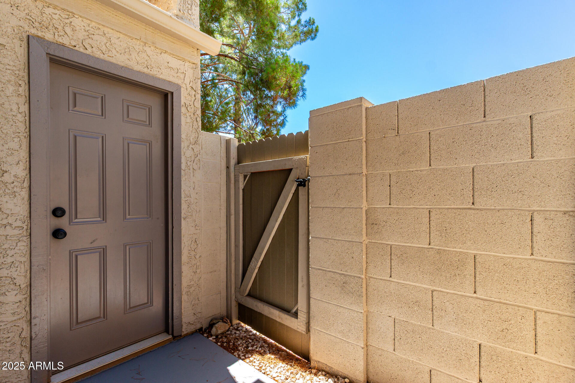 19601 N 7TH Street N, 1072