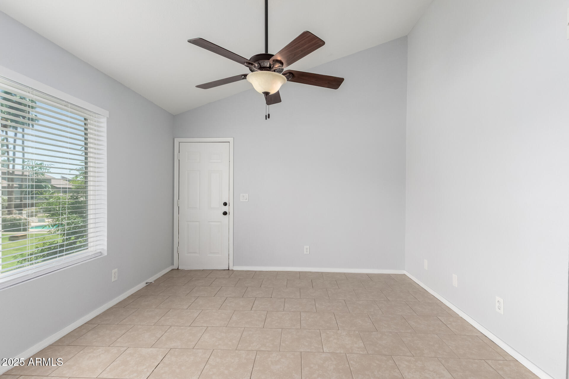 19601 N 7TH Street N, 1072