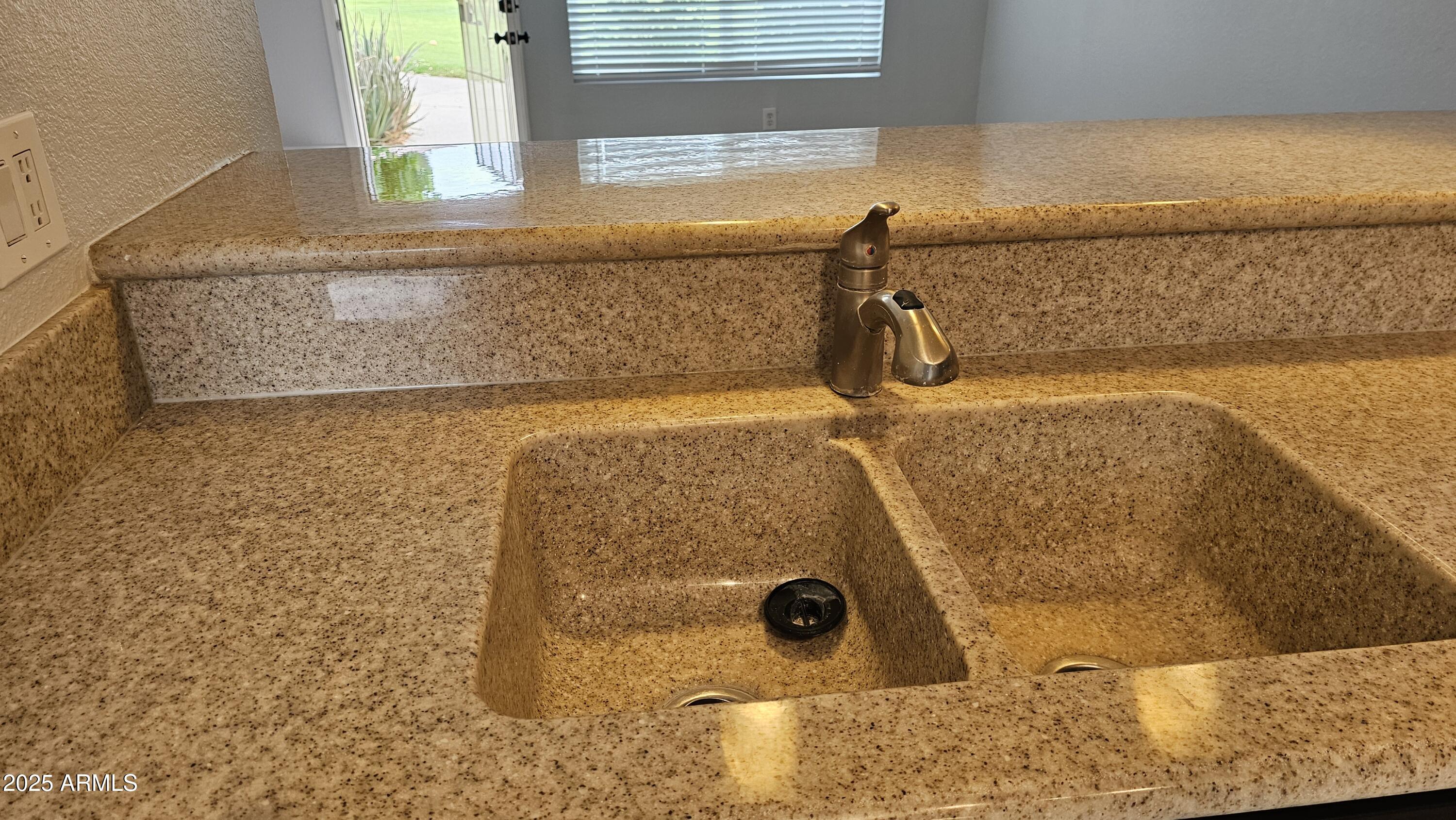 19601 N 7TH Street N, 1072