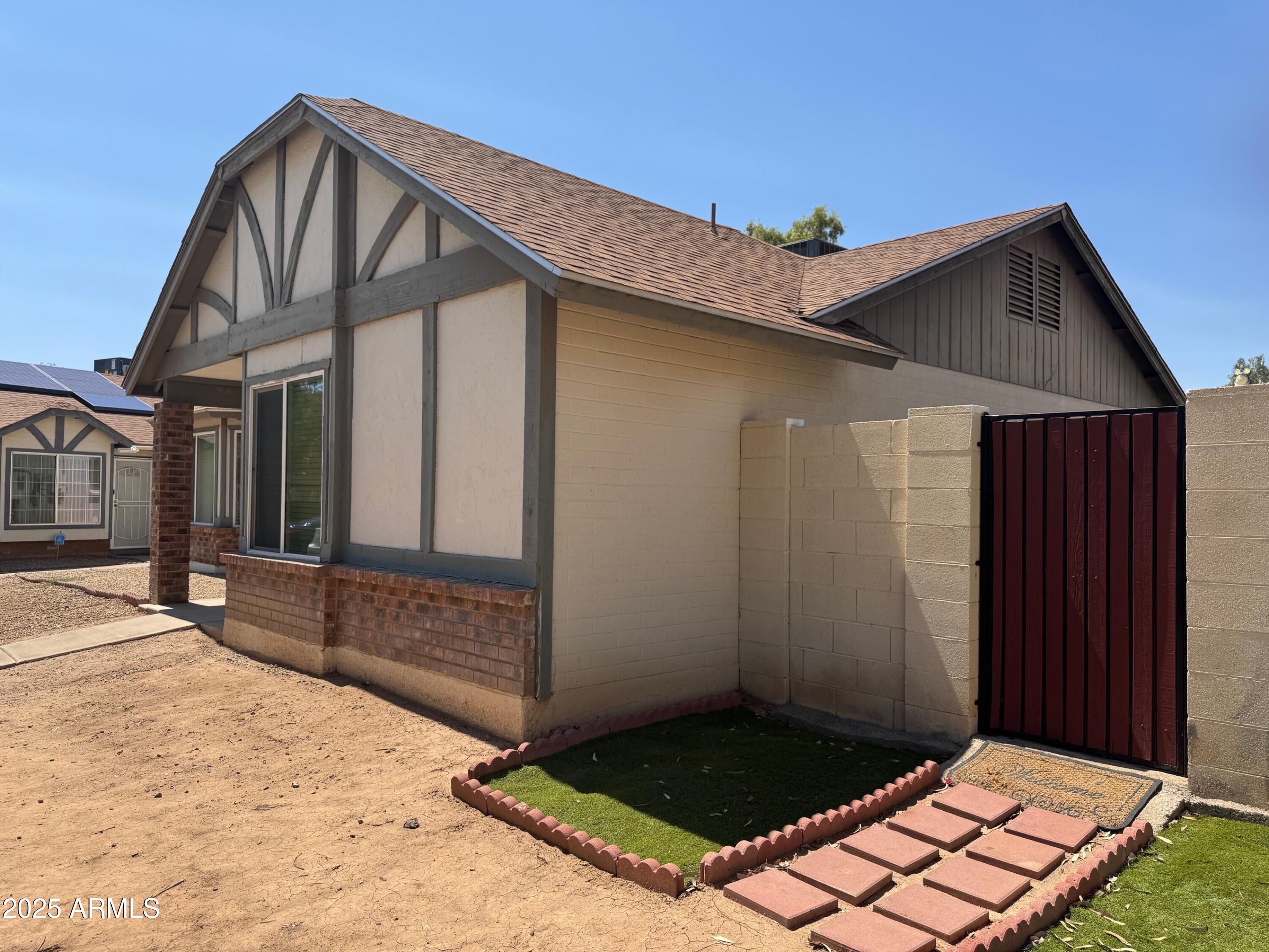 8520 W PALM Lane, 1054