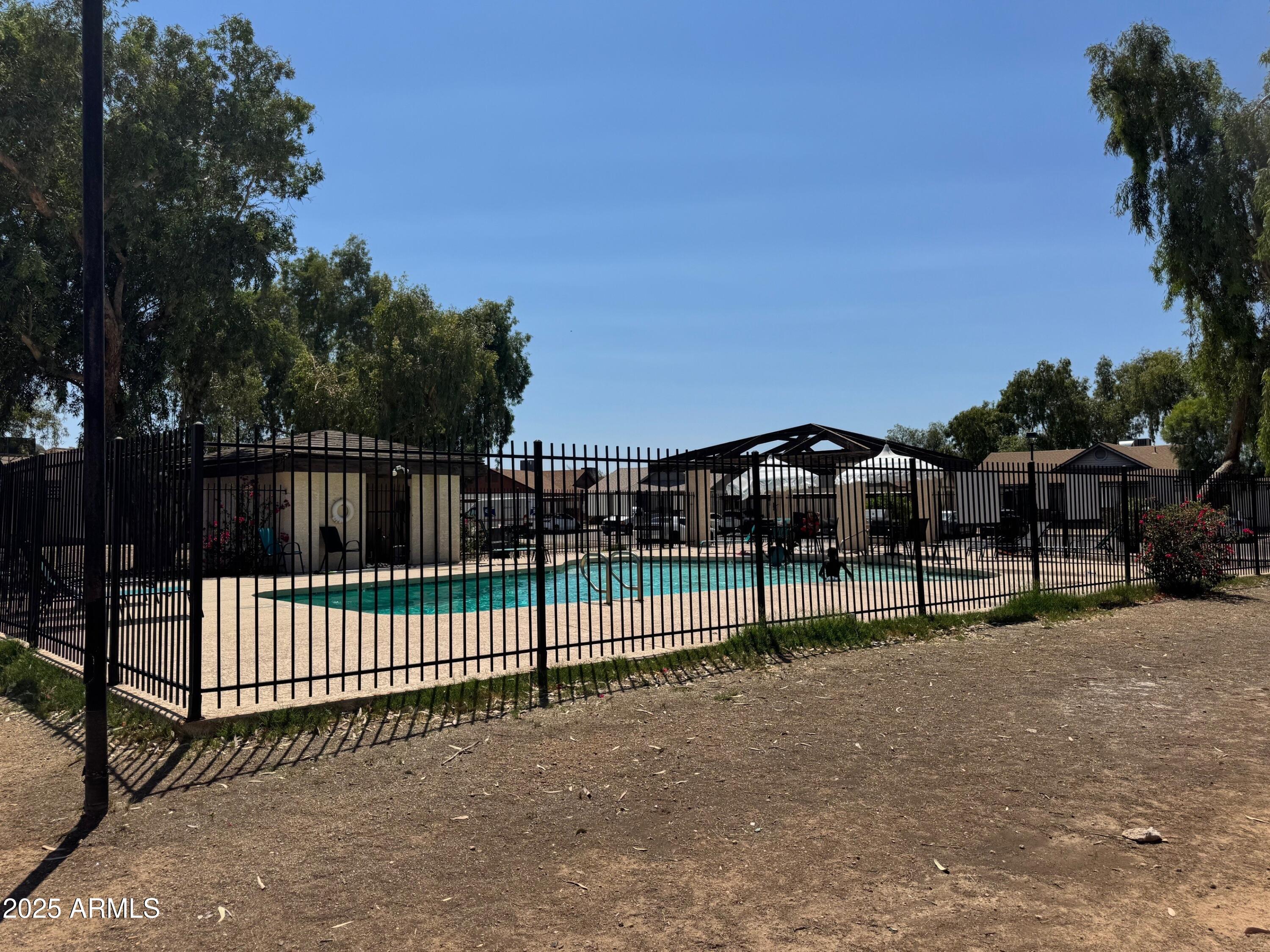 8520 W PALM Lane, 1054