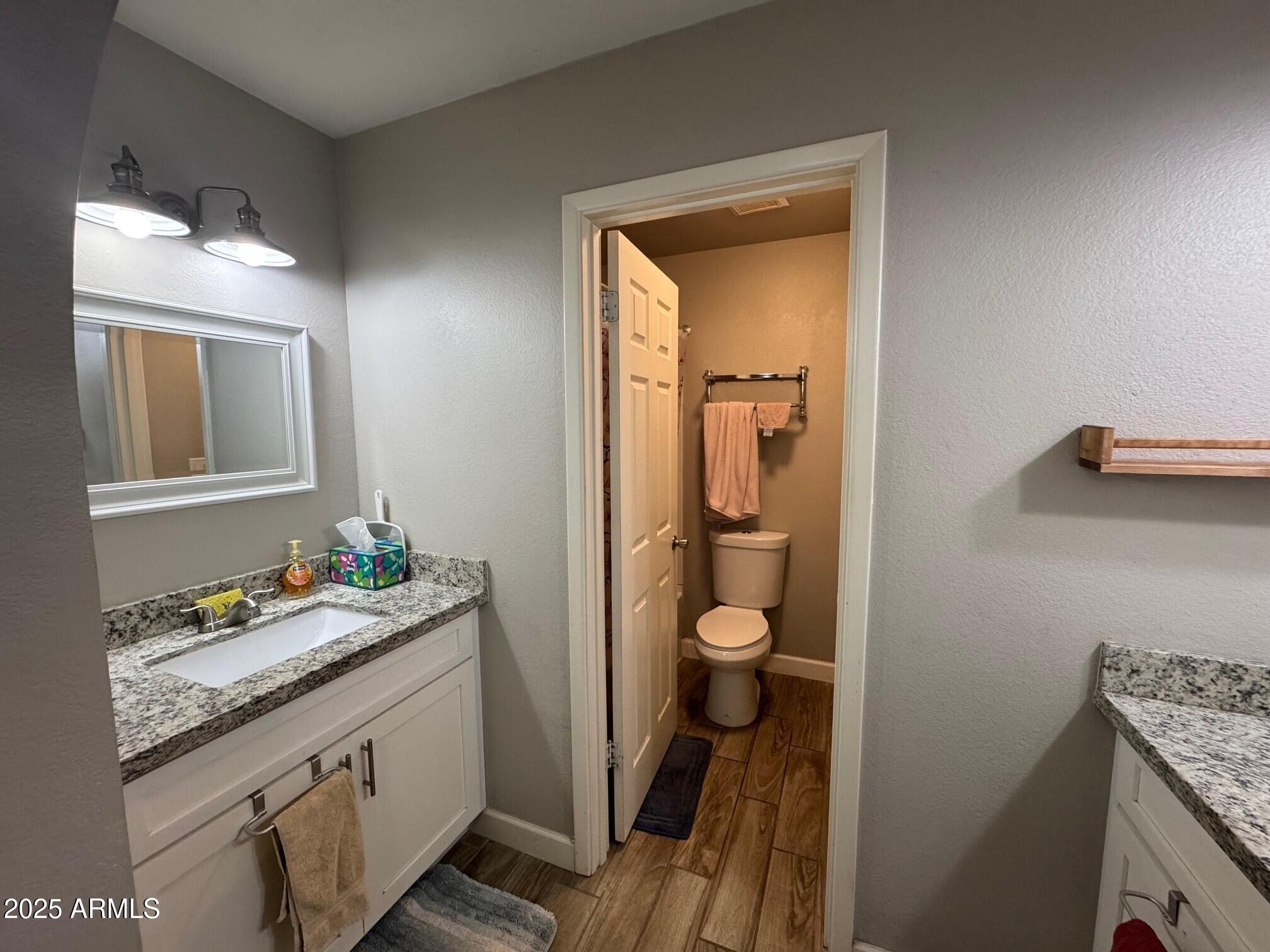 8520 W PALM Lane, 1054