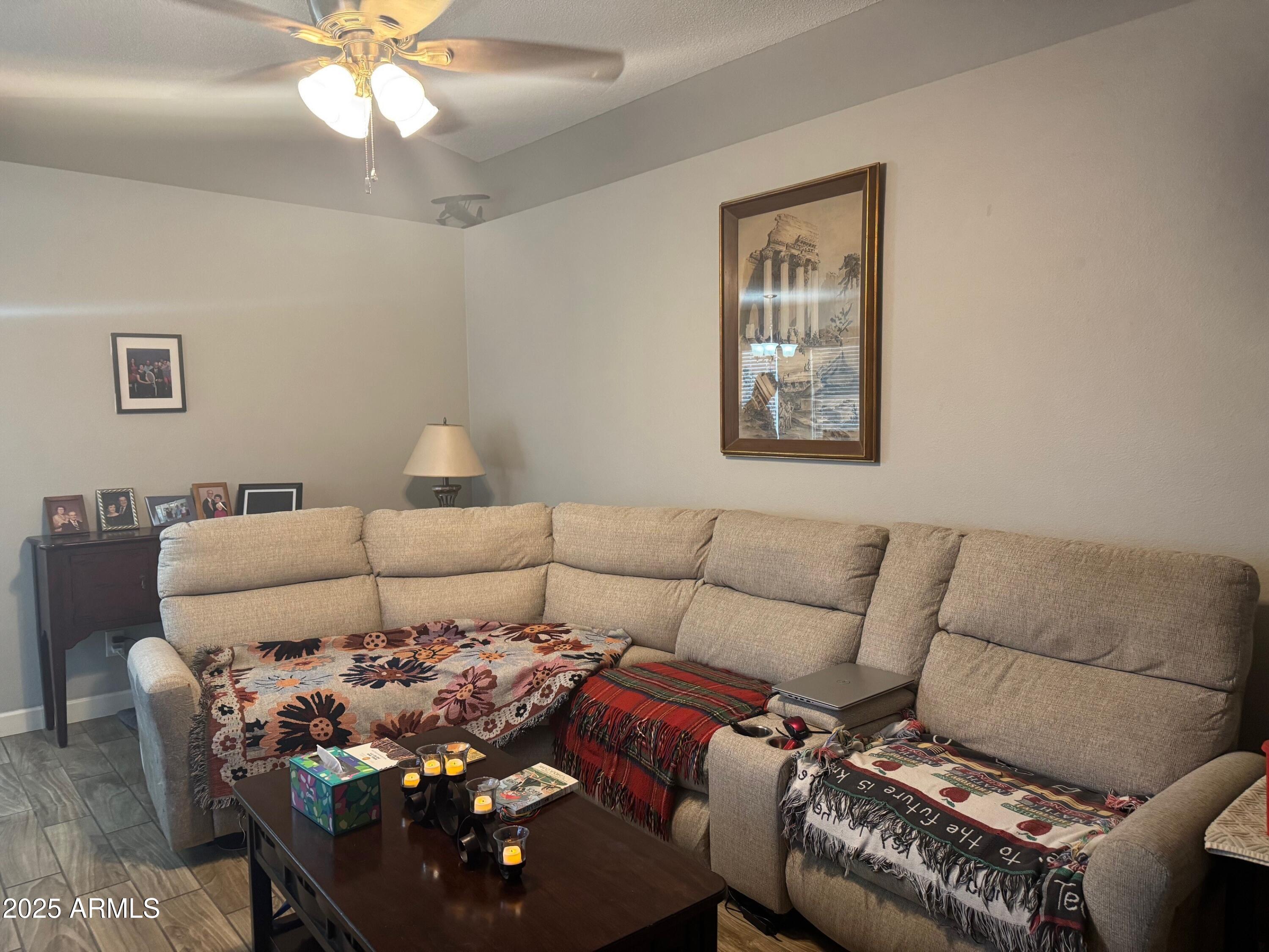 8520 W PALM Lane, 1054