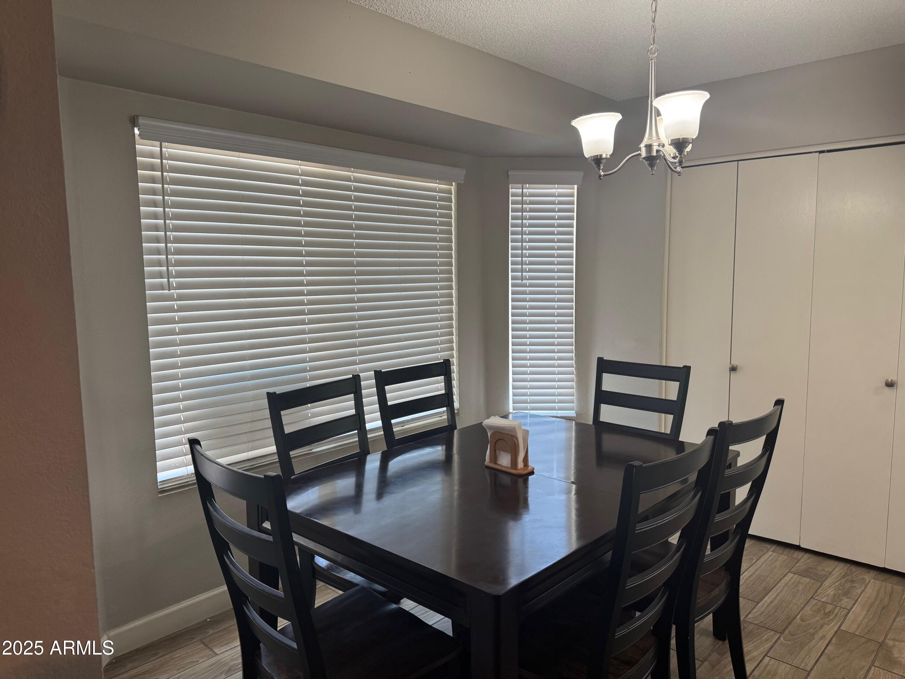 8520 W PALM Lane, 1054