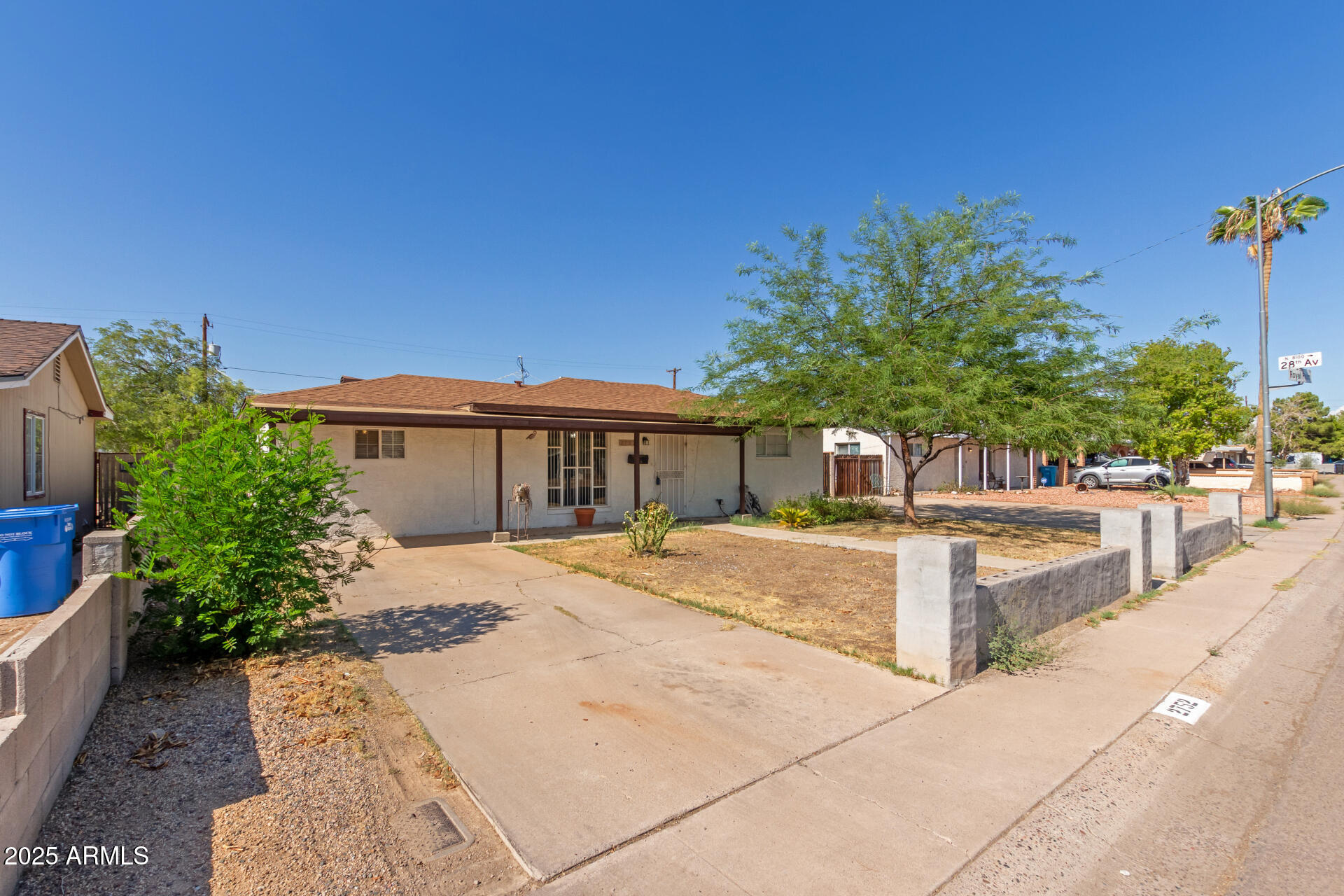 2752 W ROYAL PALM Road
