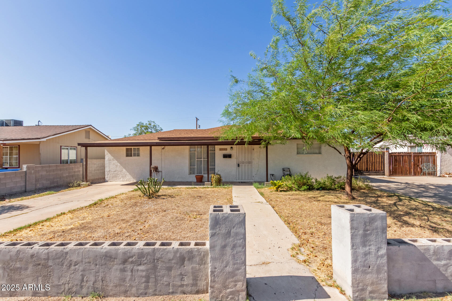 2752 W ROYAL PALM Road