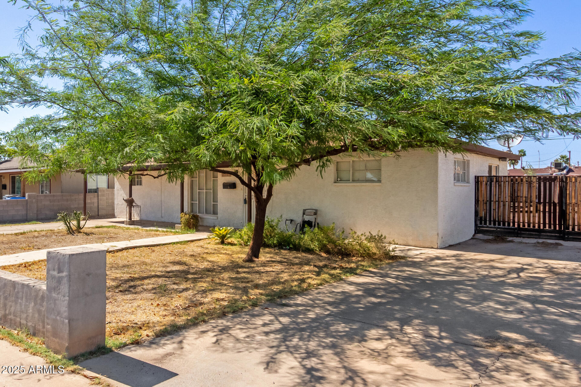 2752 W ROYAL PALM Road