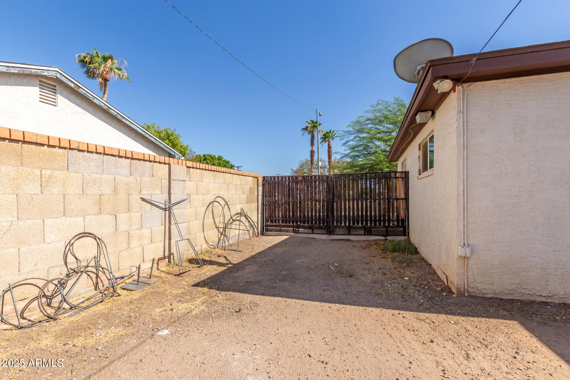 2752 W ROYAL PALM Road