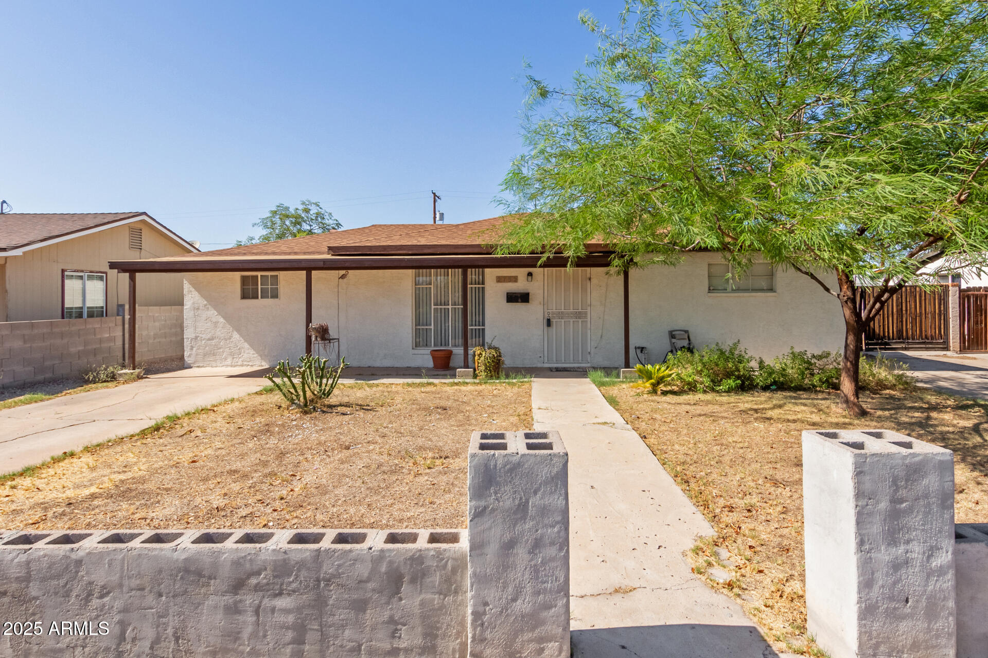 2752 W ROYAL PALM Road