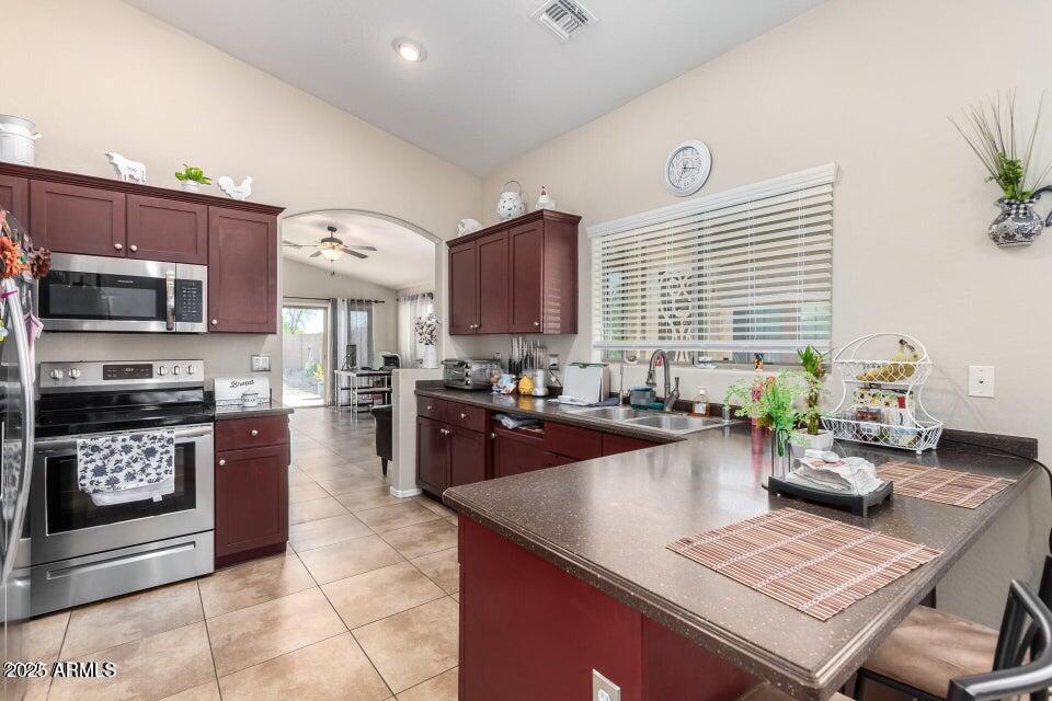 24819 W WAYLAND Drive