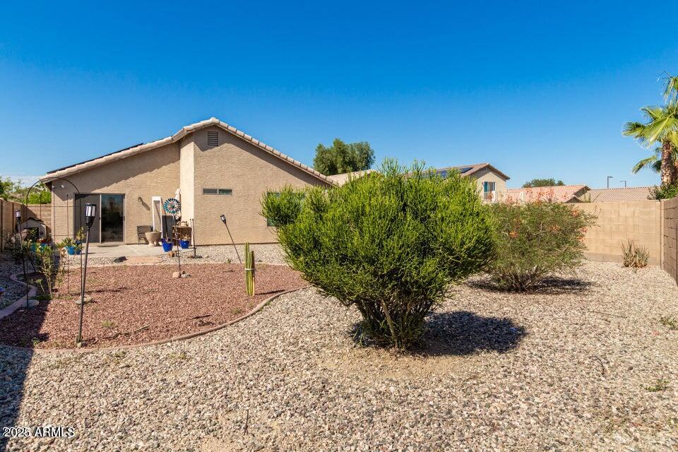 24819 W WAYLAND Drive