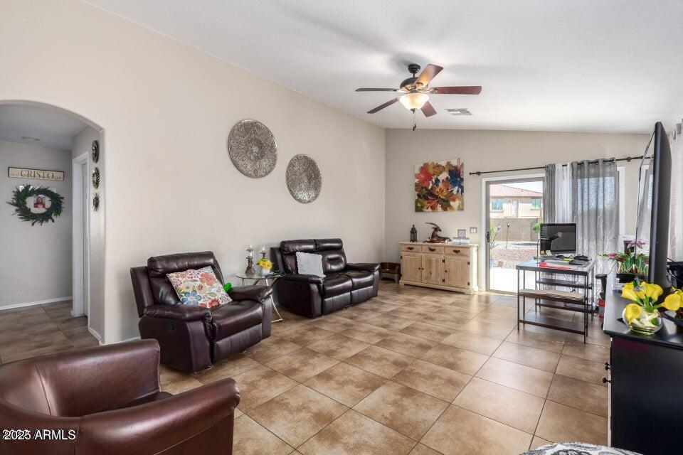 24819 W WAYLAND Drive