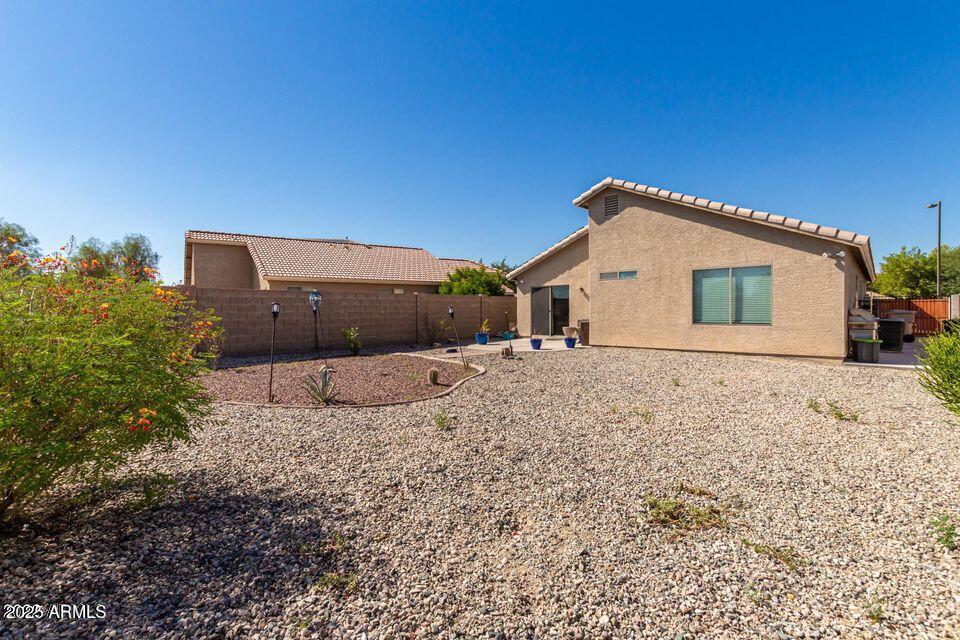 24819 W WAYLAND Drive