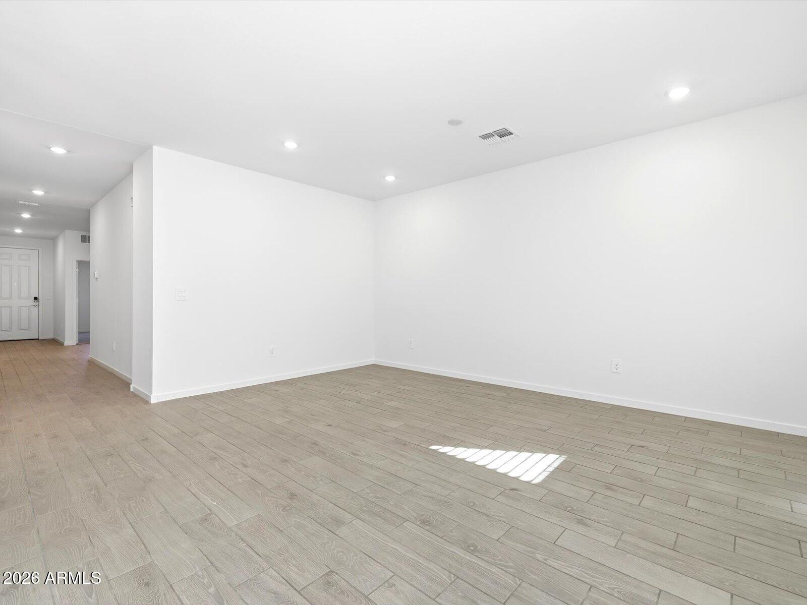 24590 W CHAMBERS Street