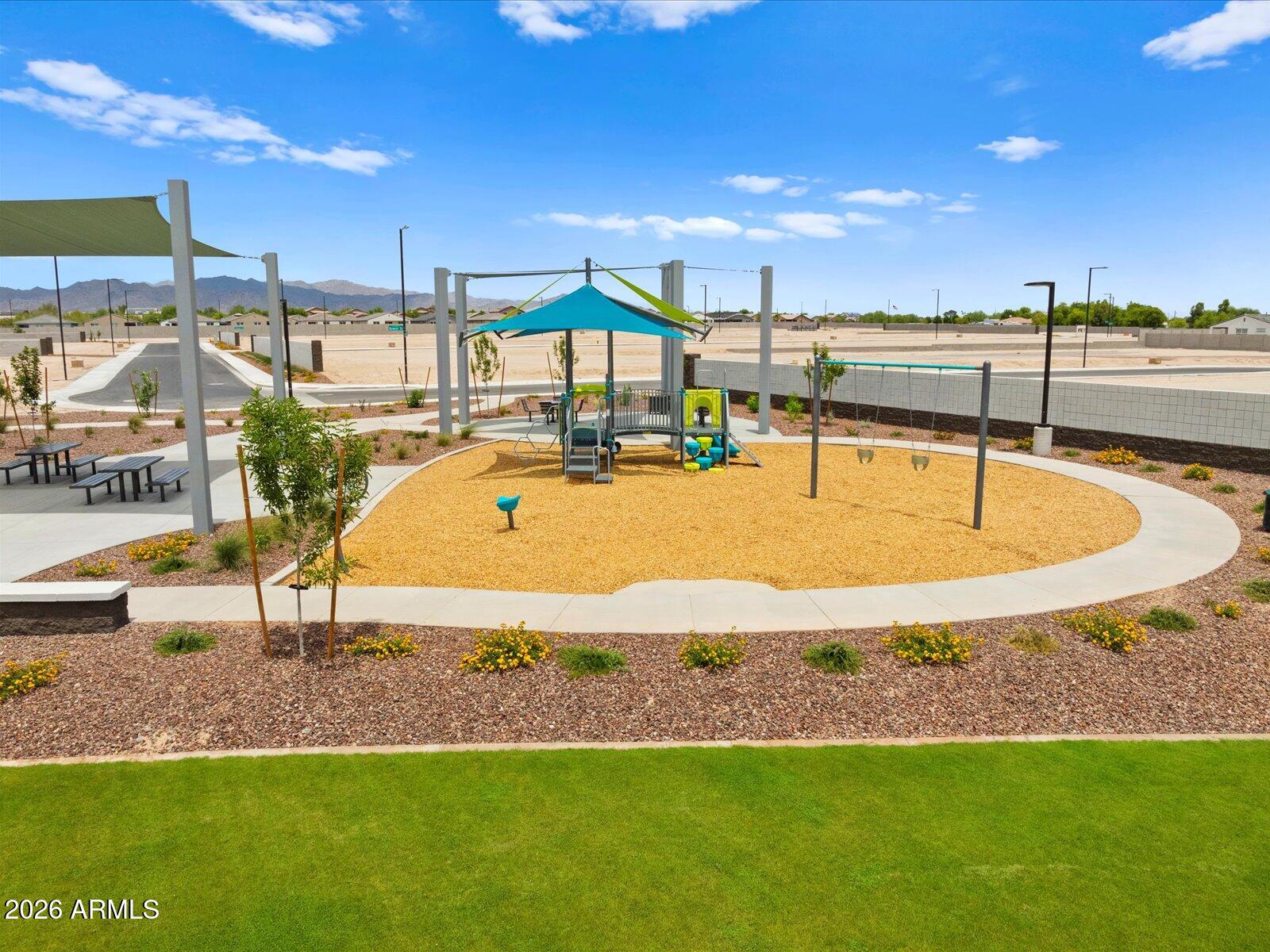 24590 W CHAMBERS Street