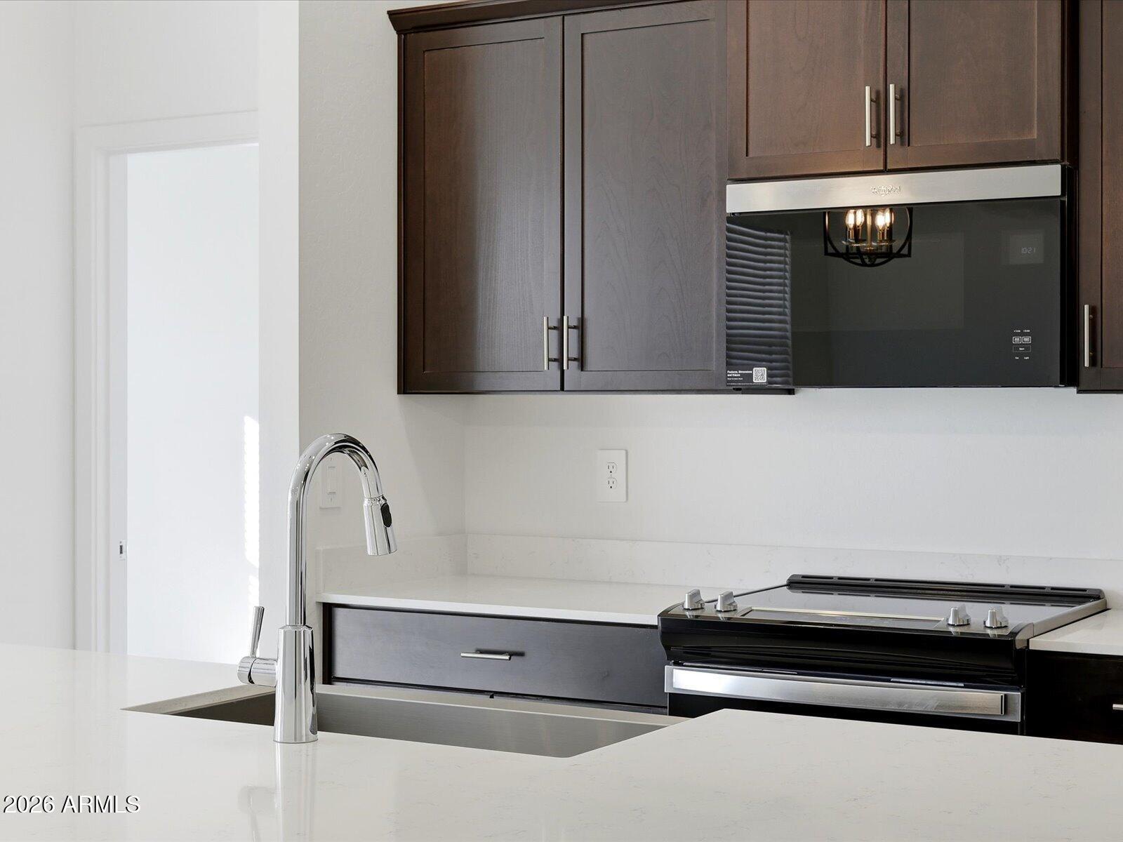 24590 W CHAMBERS Street