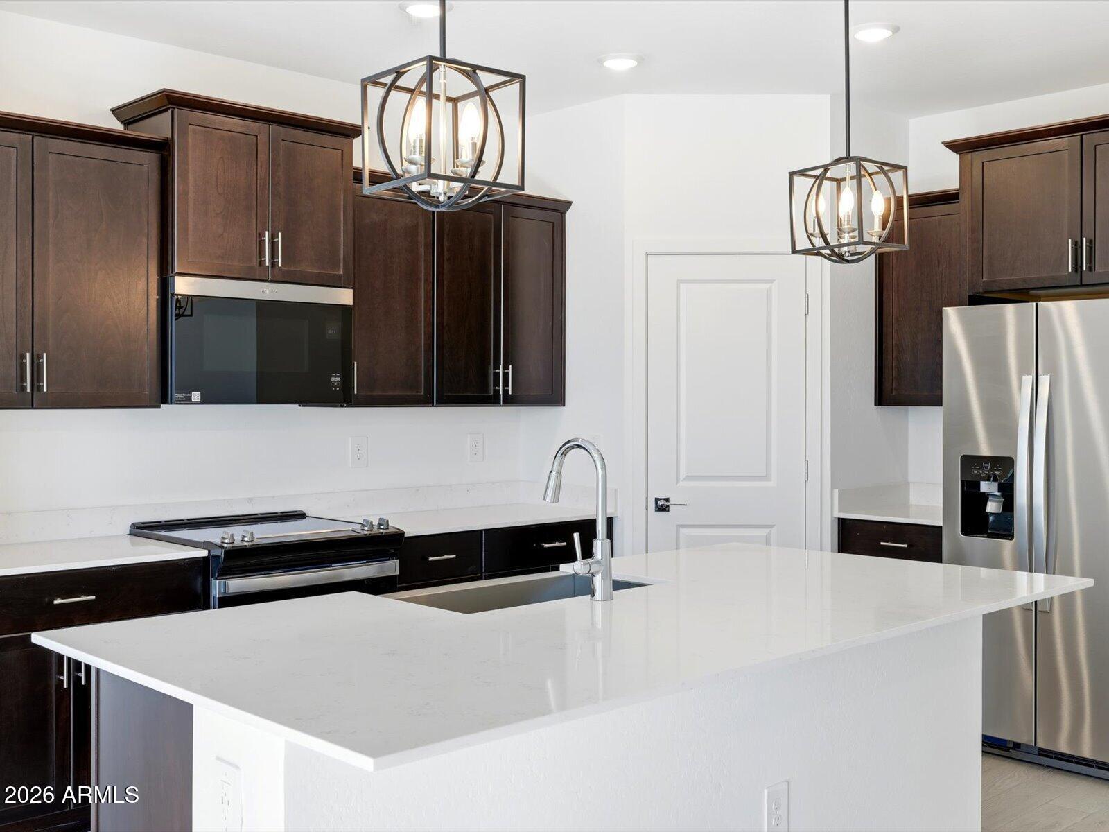 24590 W CHAMBERS Street