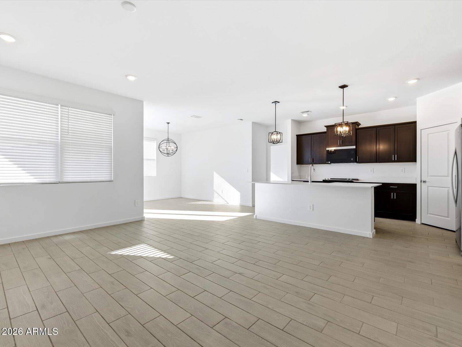 24590 W CHAMBERS Street