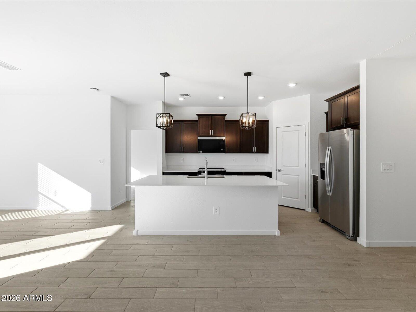 24590 W CHAMBERS Street