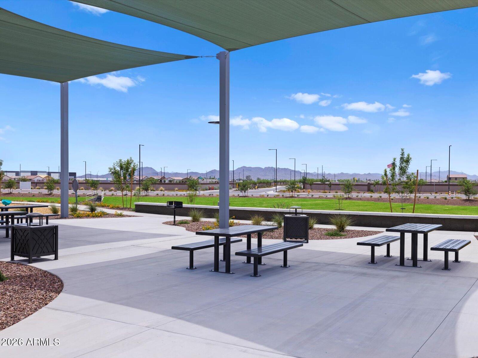 24590 W CHAMBERS Street