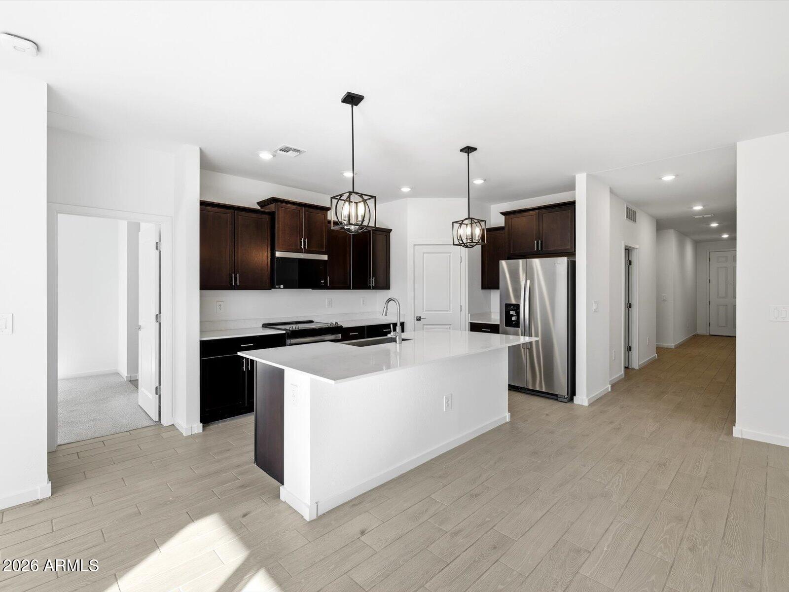 24590 W CHAMBERS Street