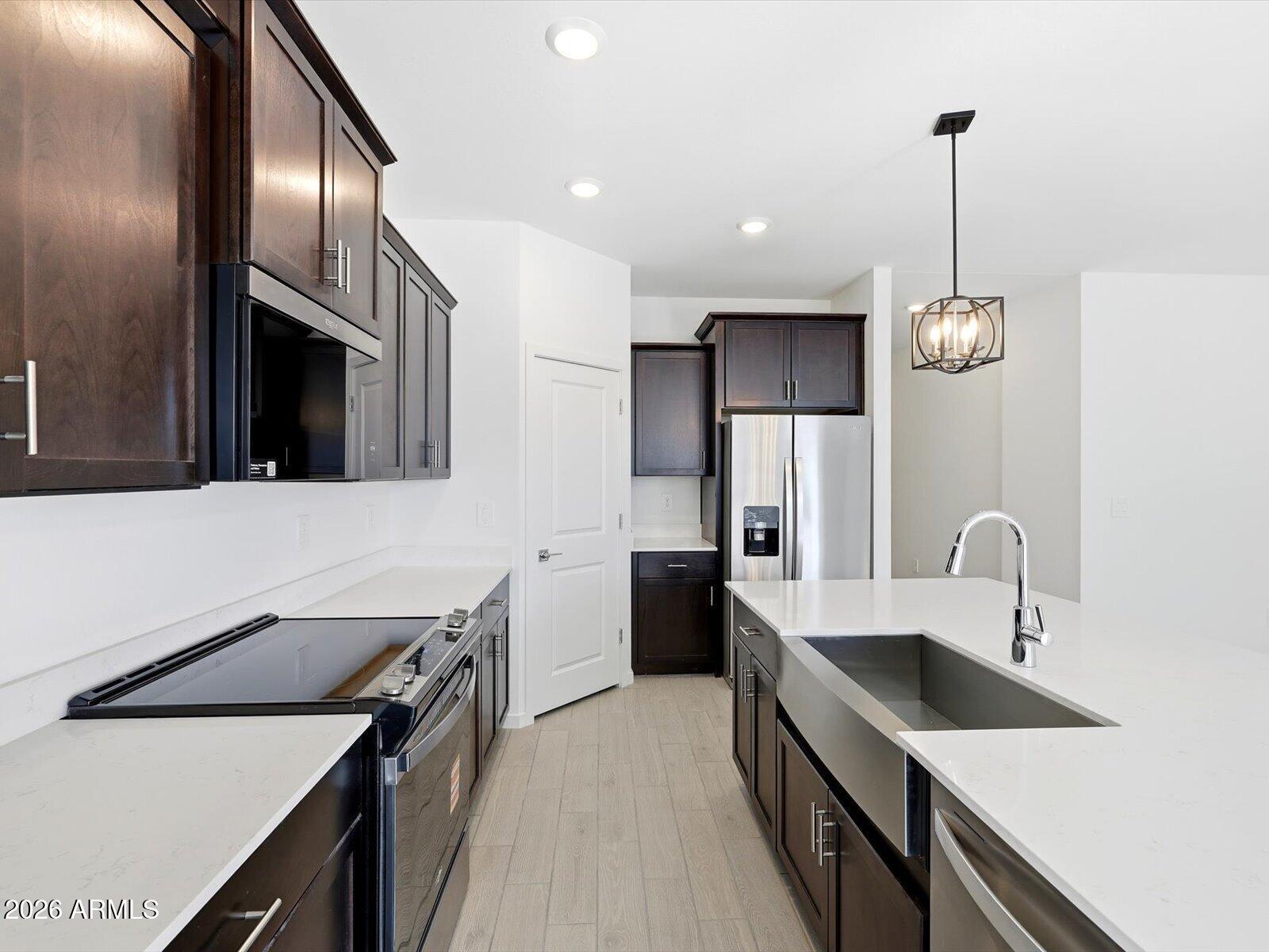 24590 W CHAMBERS Street