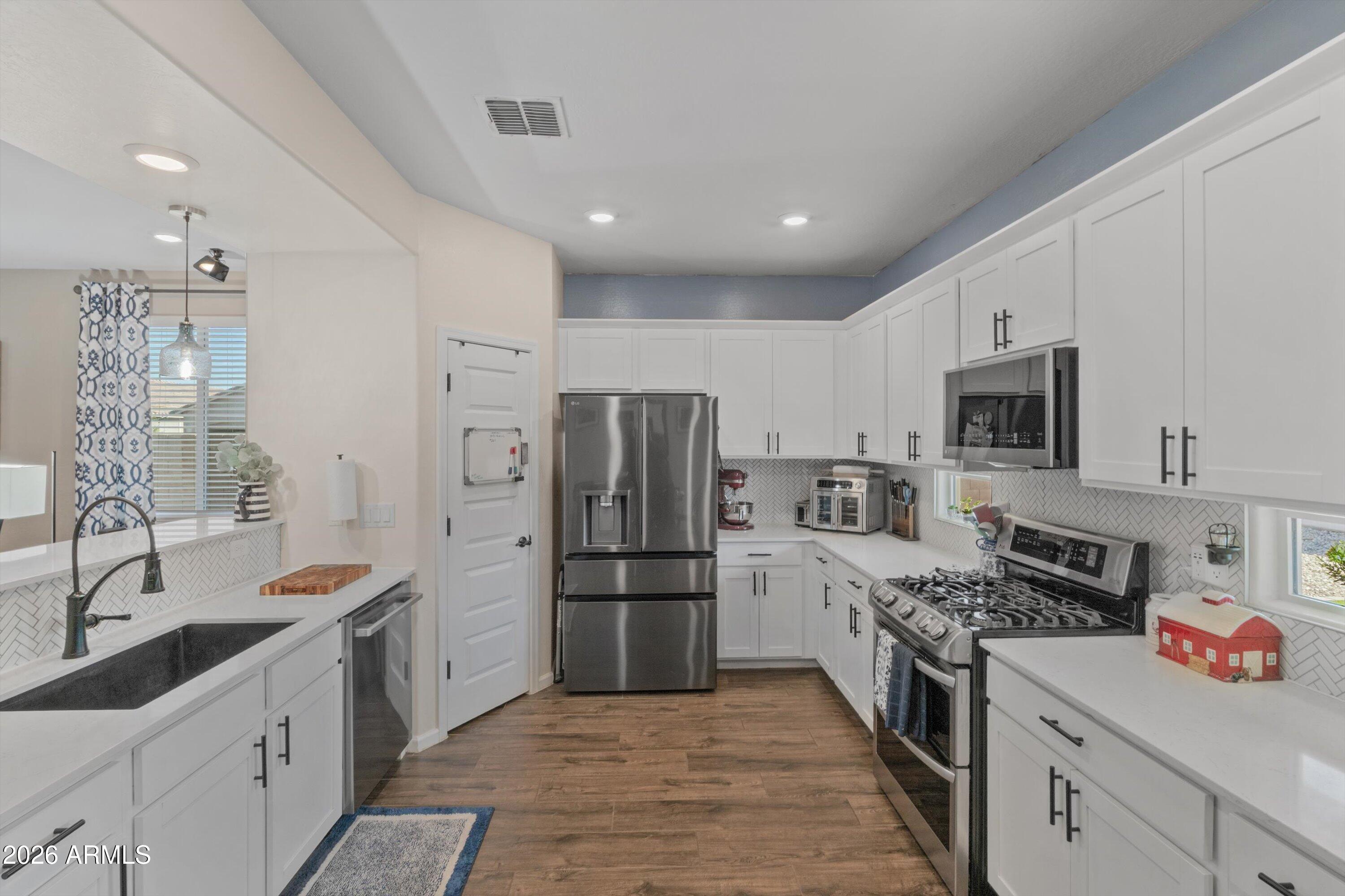 19721 W WASHINGTON Street