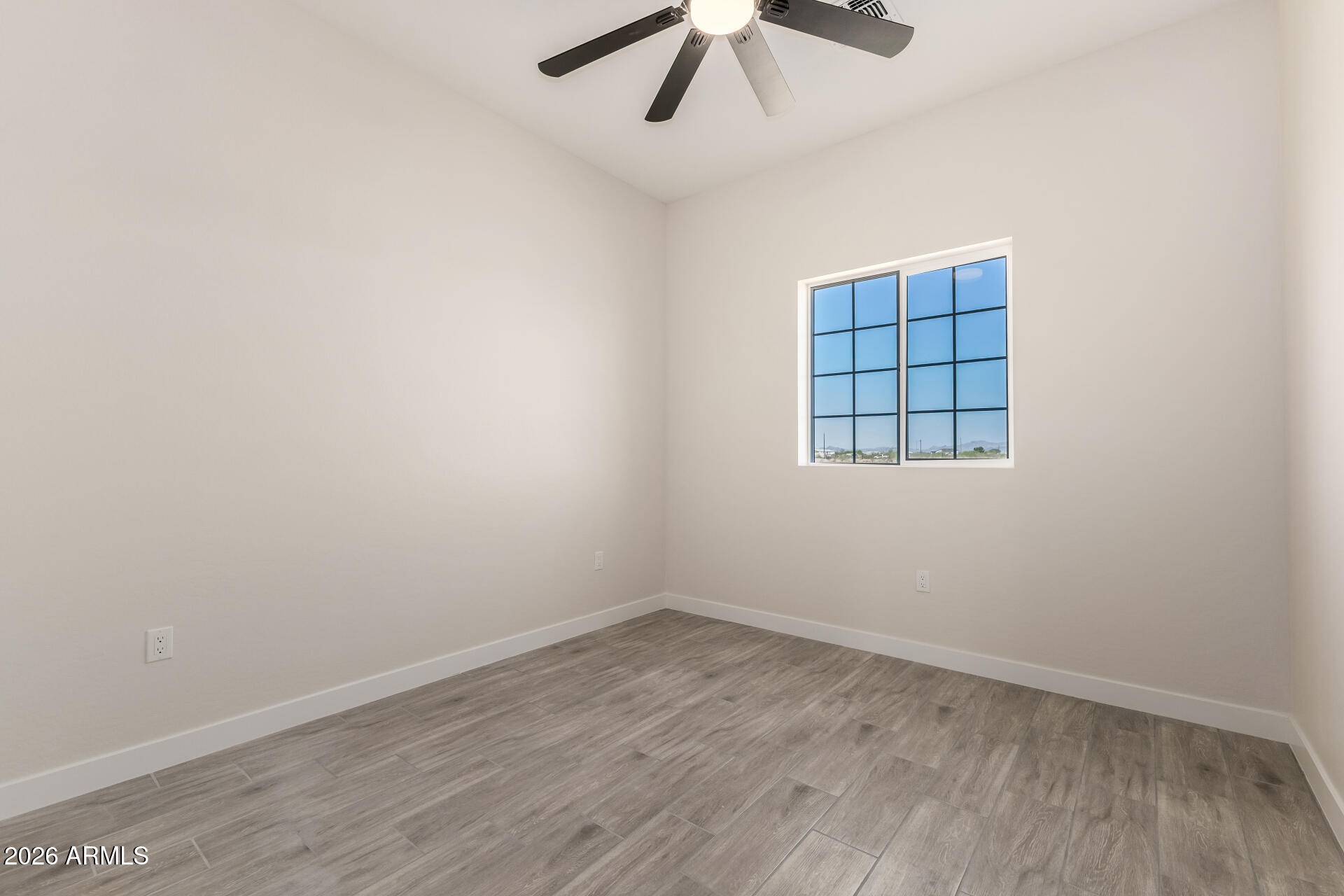 37277 W HILTON Avenue