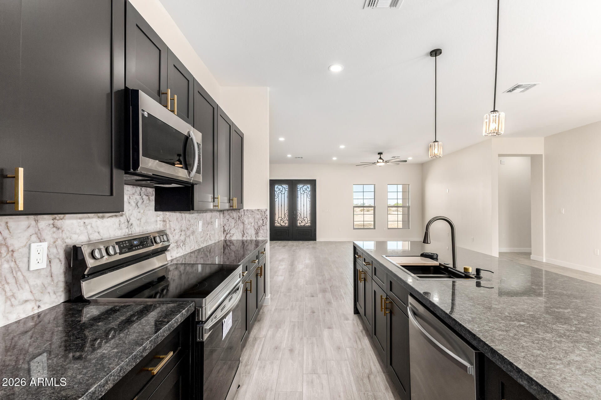 37277 W HILTON Avenue