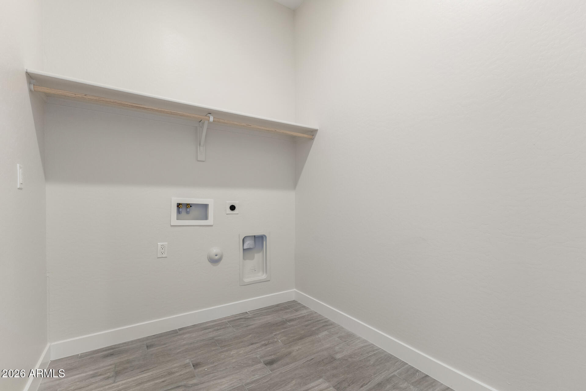 37277 W HILTON Avenue