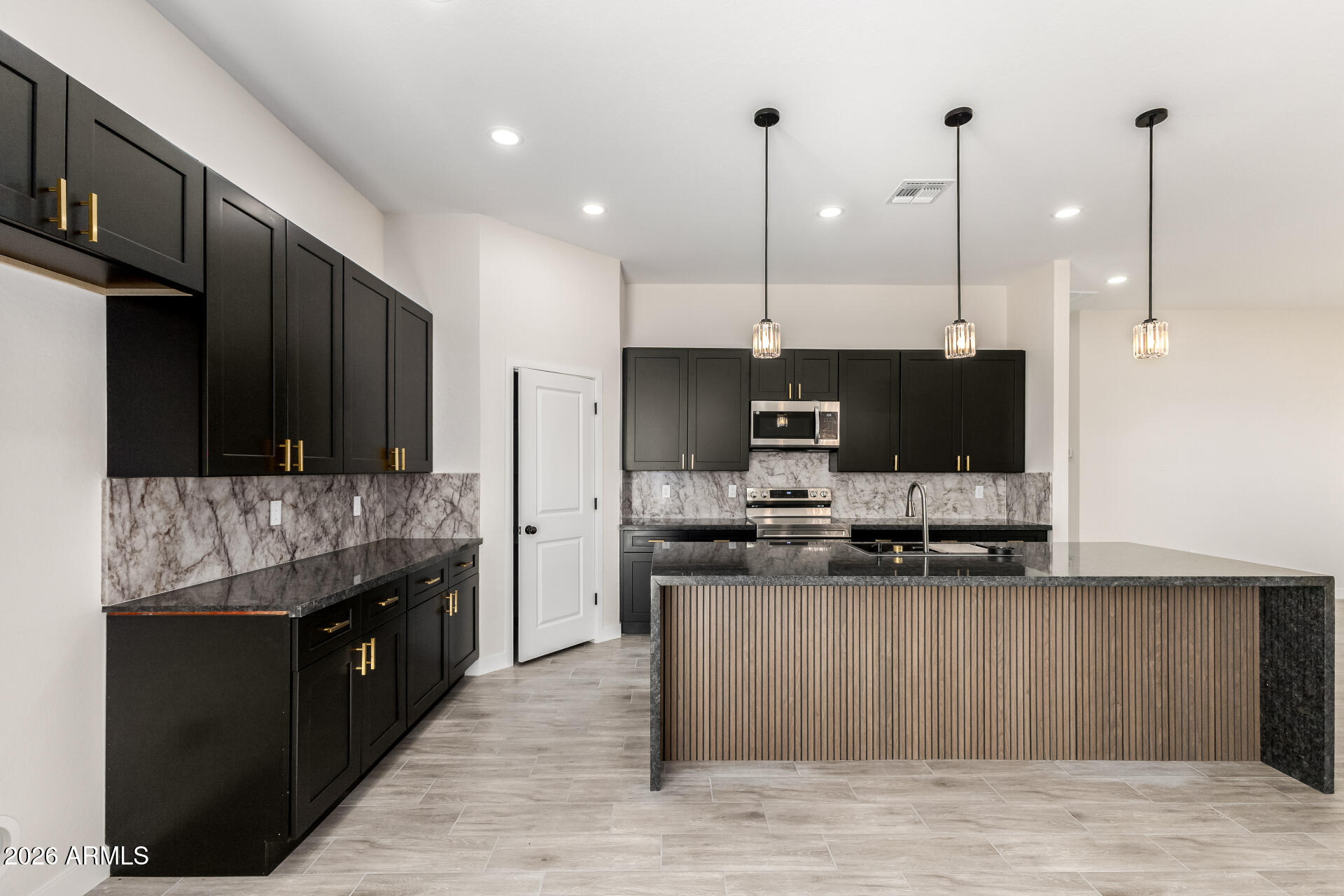 37277 W HILTON Avenue