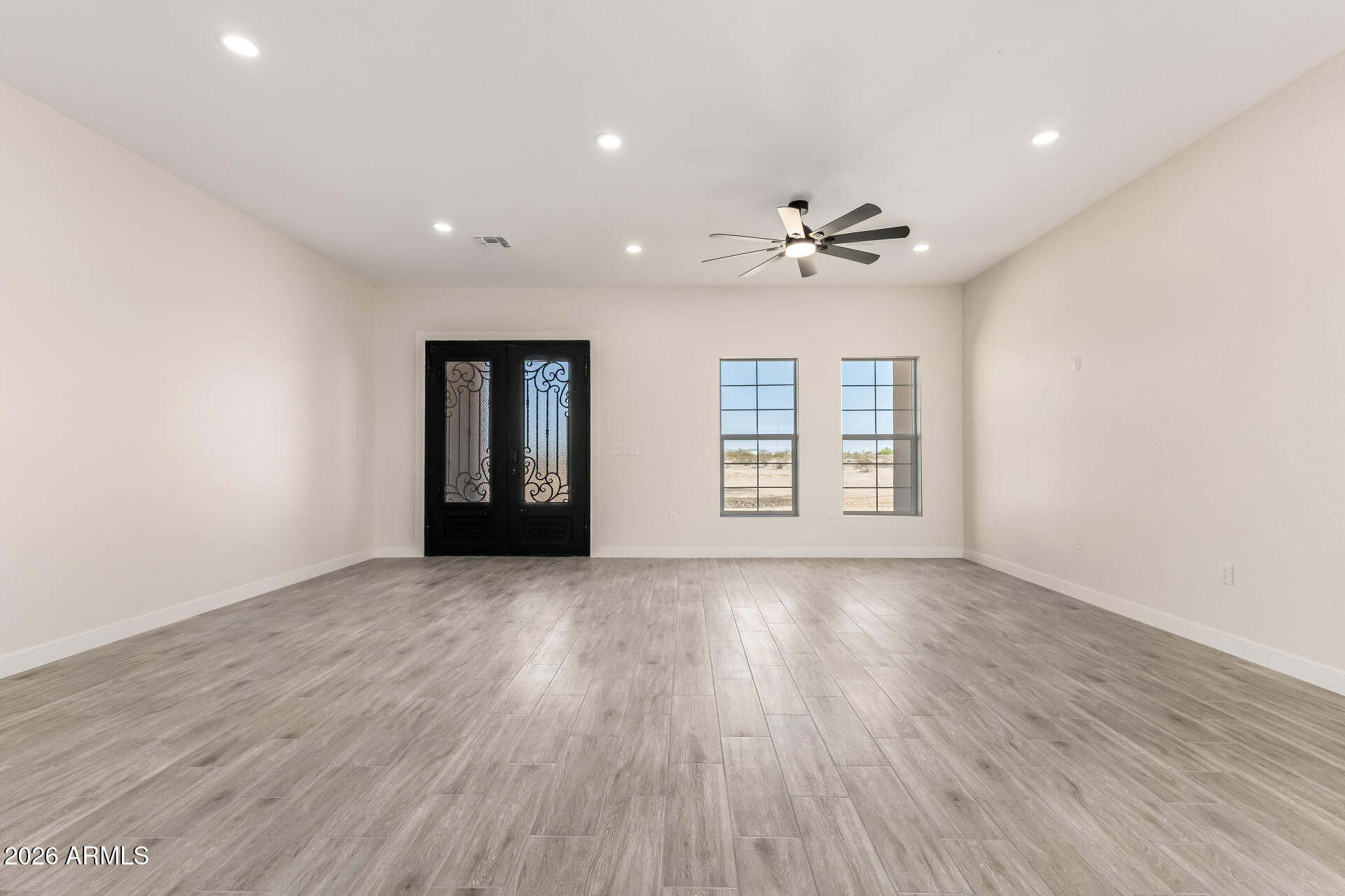 37277 W HILTON Avenue