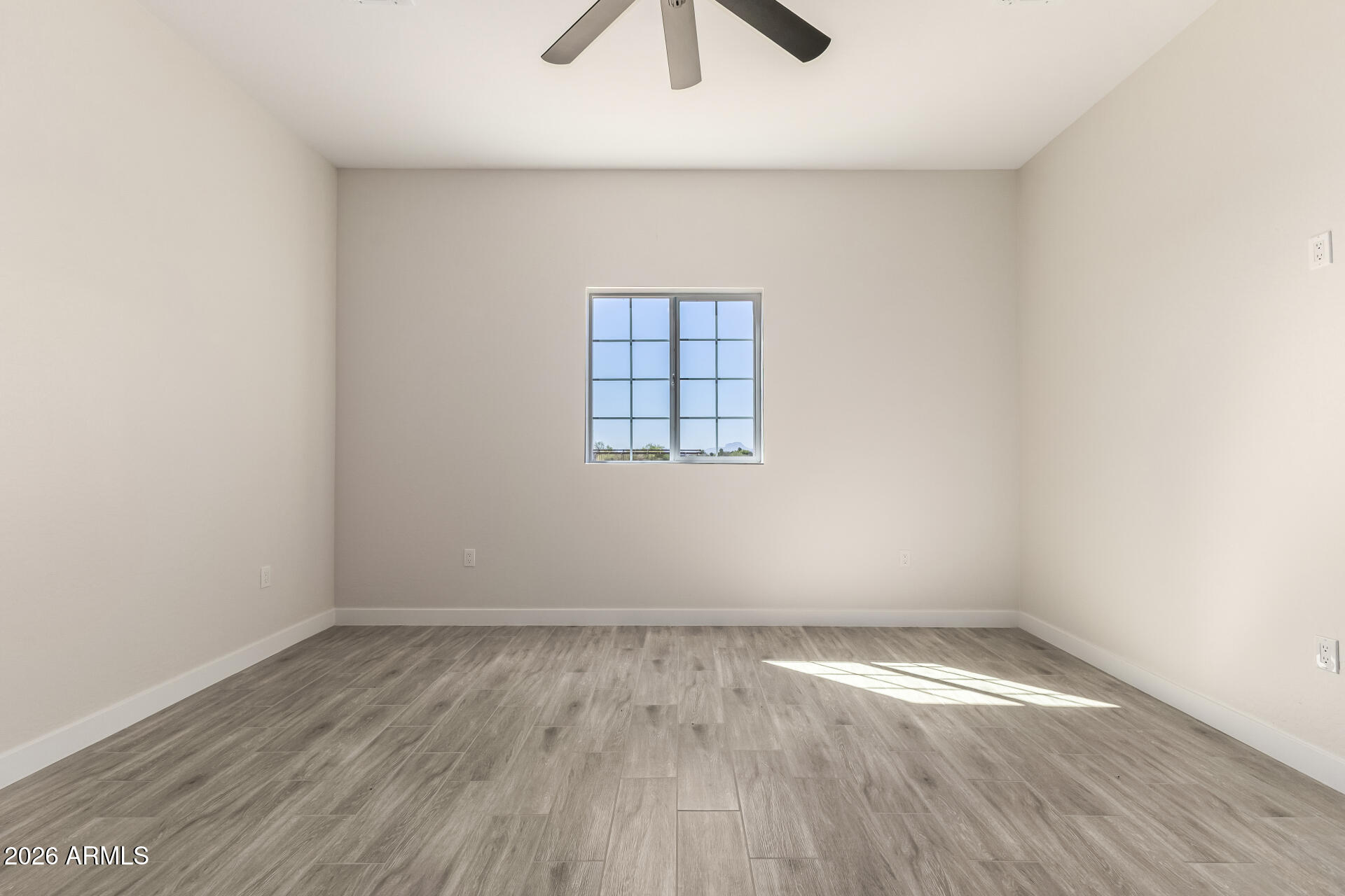 37277 W HILTON Avenue