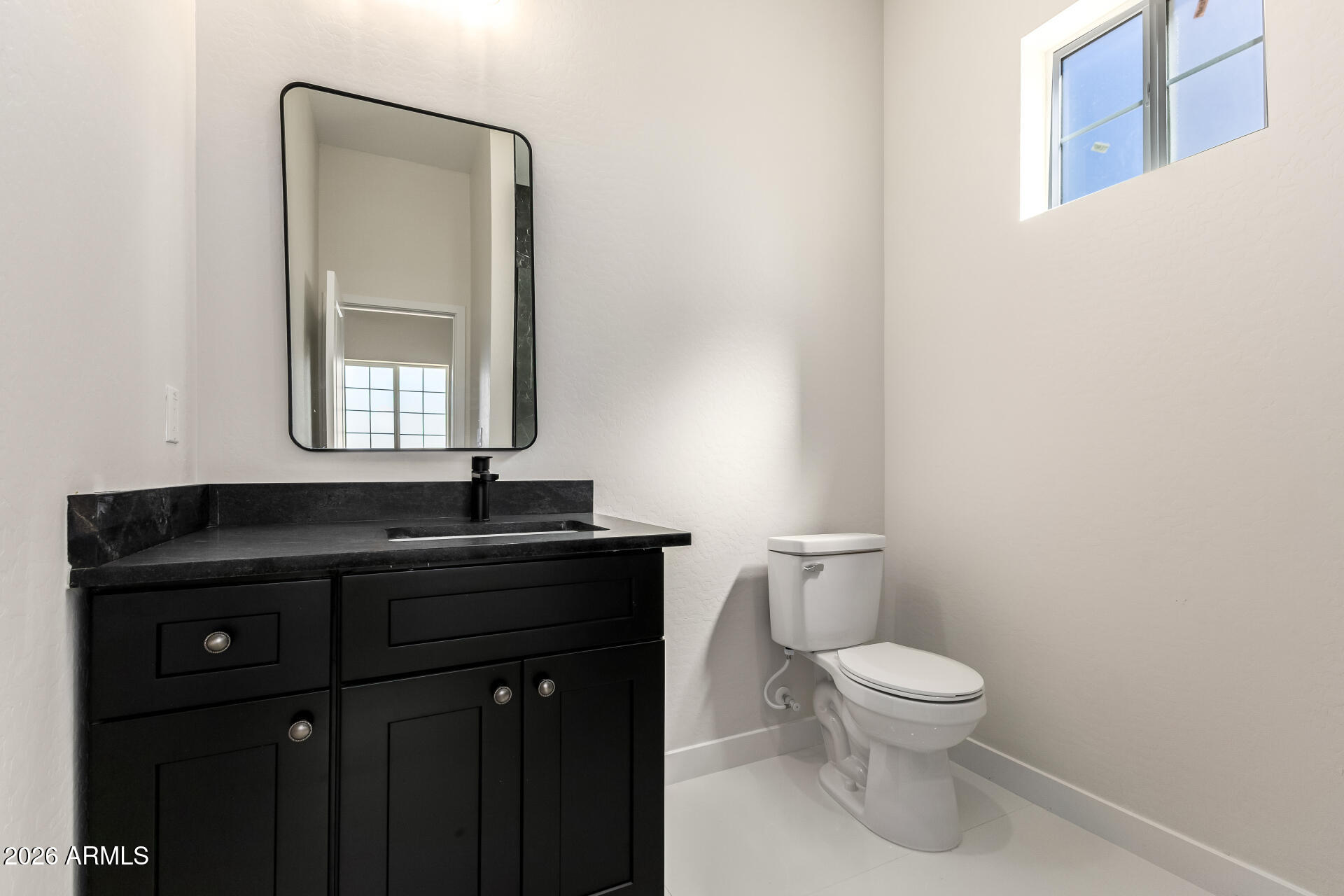 37277 W HILTON Avenue