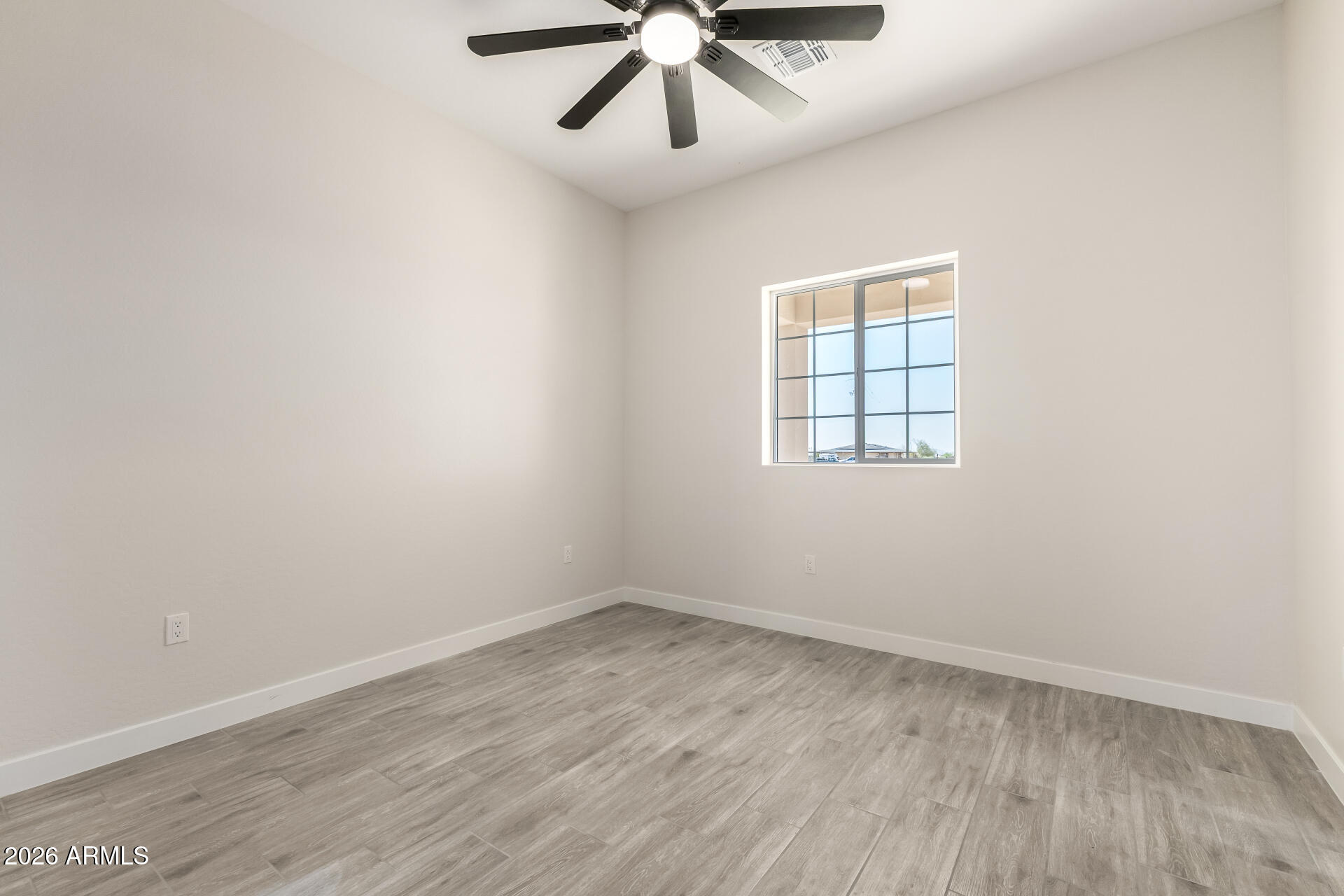 37277 W HILTON Avenue