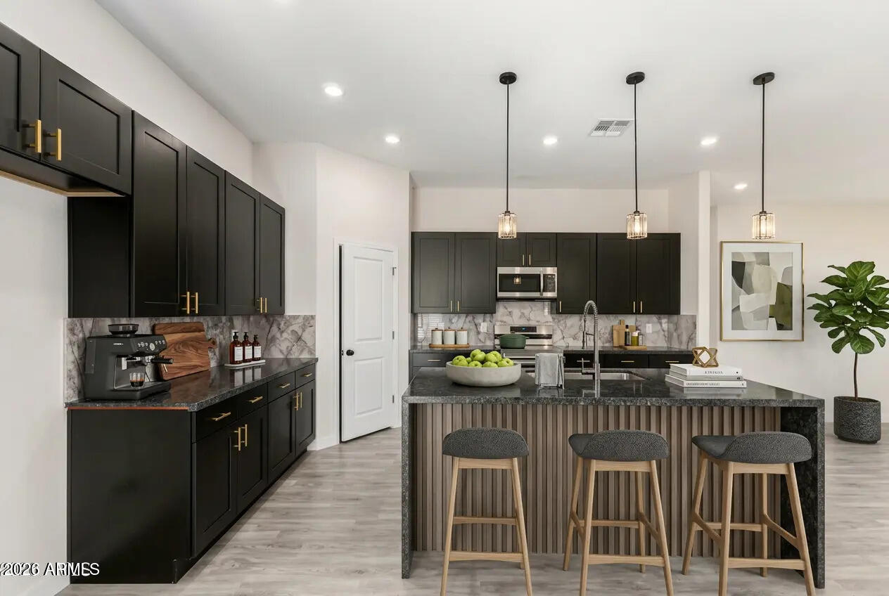 37277 W HILTON Avenue