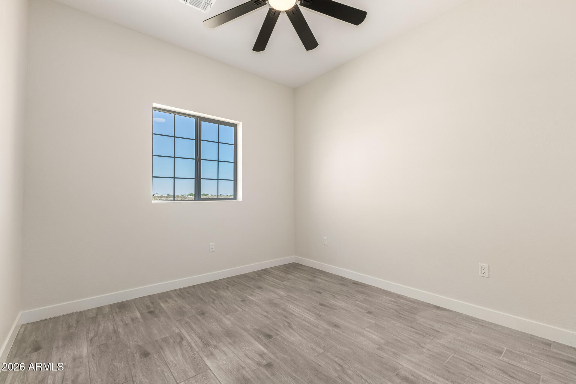 37277 W HILTON Avenue