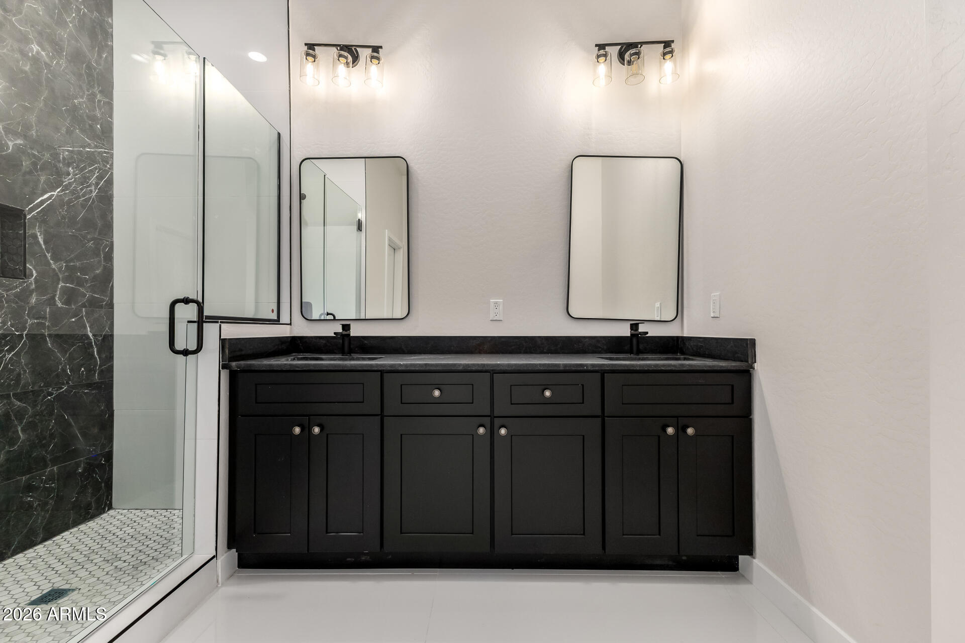 37277 W HILTON Avenue